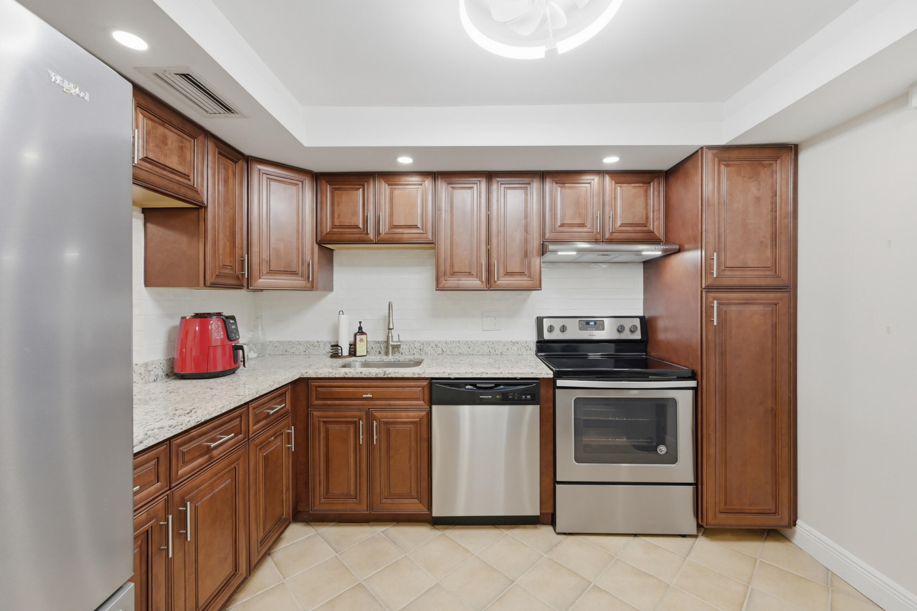 Foto de propiedad en 3231 Holiday Springs Boulevard 110, Margate, FL 33063 Margate con MLS# 