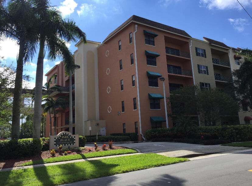 Foto de propiedad en 1610 Presidential Way B-305, West Palm Beach, FL 33401 West Palm Beach con MLS# 