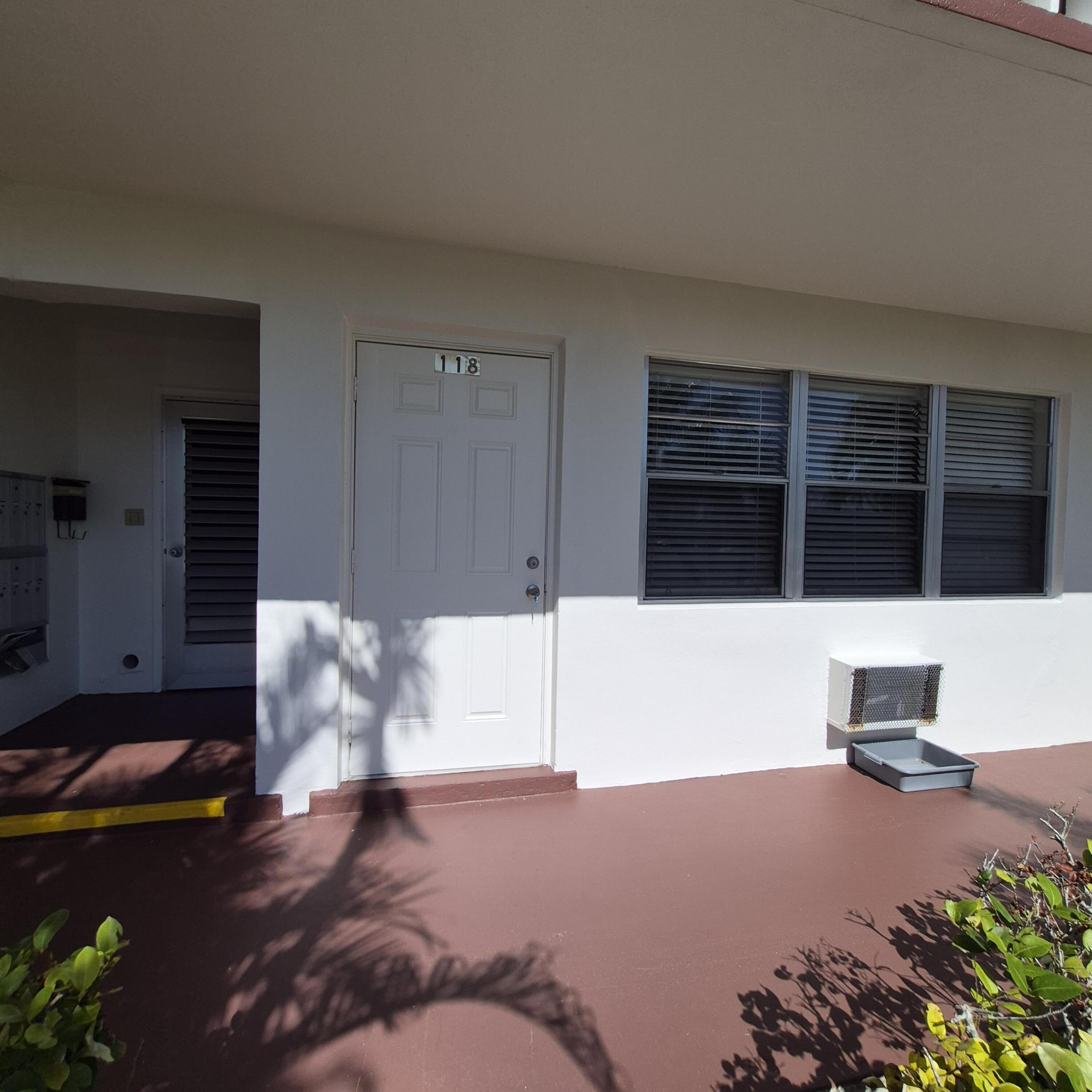 Foto de propiedad en 118 Kent H, West Palm Beach, FL 33417 West Palm Beach con MLS# 