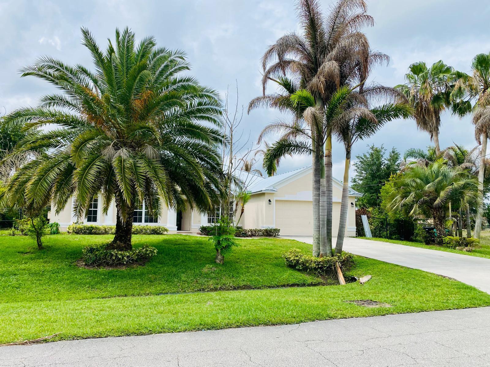 Foto de propiedad en 5952 NW Baynard Drive, Port St. Lucie, FL 34986 Port St. Lucie con MLS# 