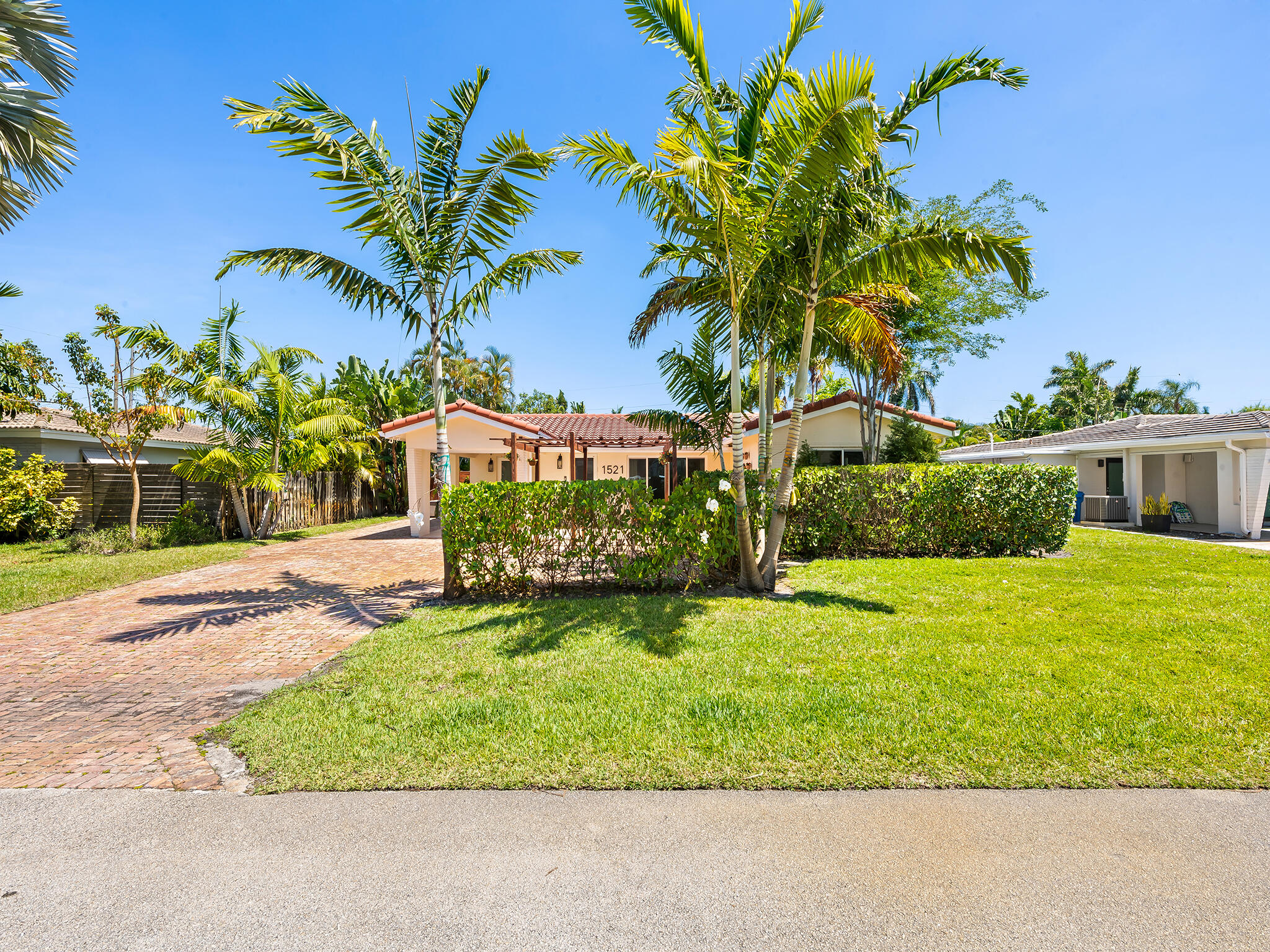 Foto de propiedad en 1521 NE 40th Court, Oakland Park, FL 33334 Oakland Park con MLS# 