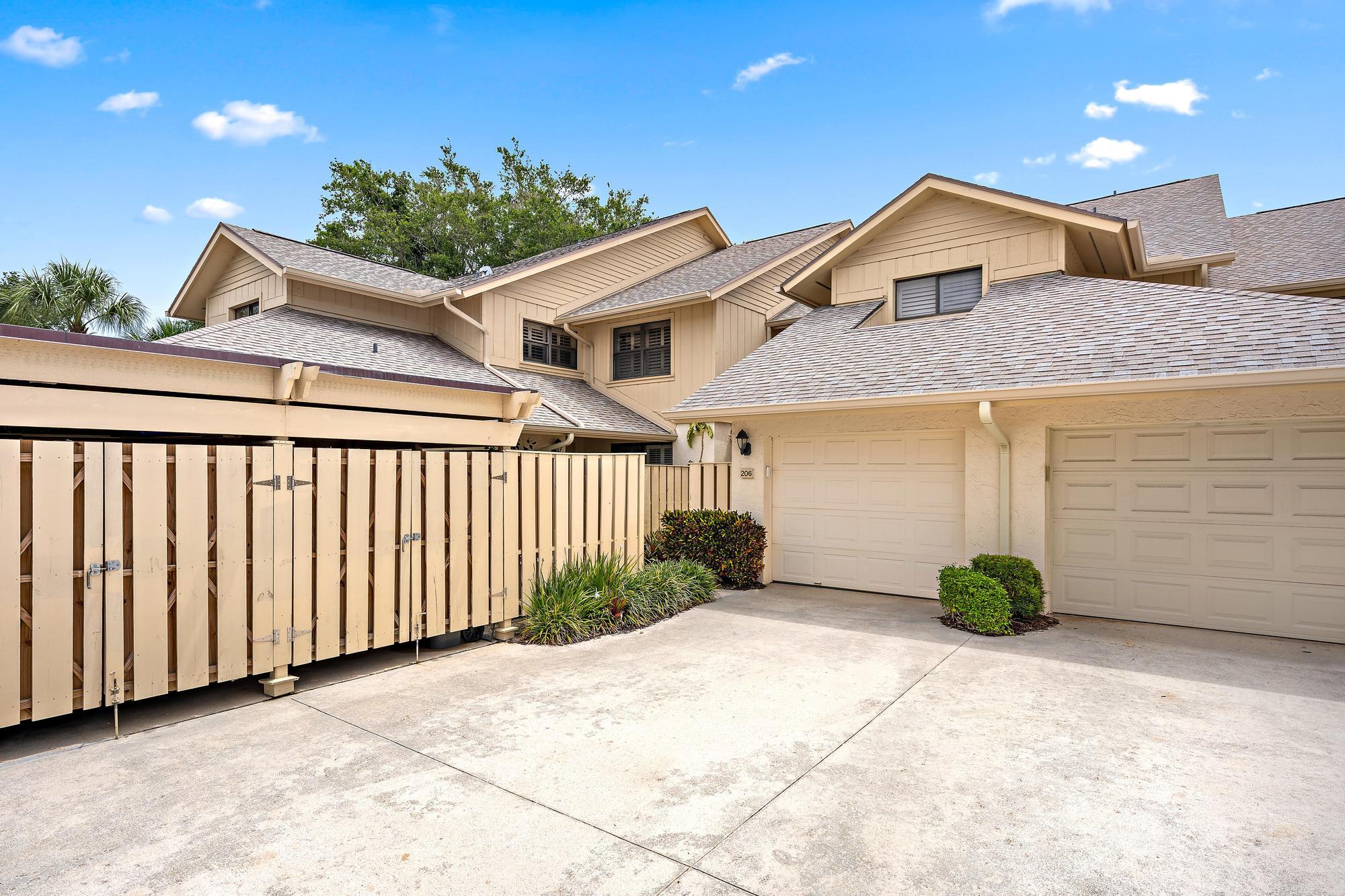 Foto de propiedad en 17165 Waterbend Drive 206, Jupiter, FL 33477 Jupiter con MLS# 