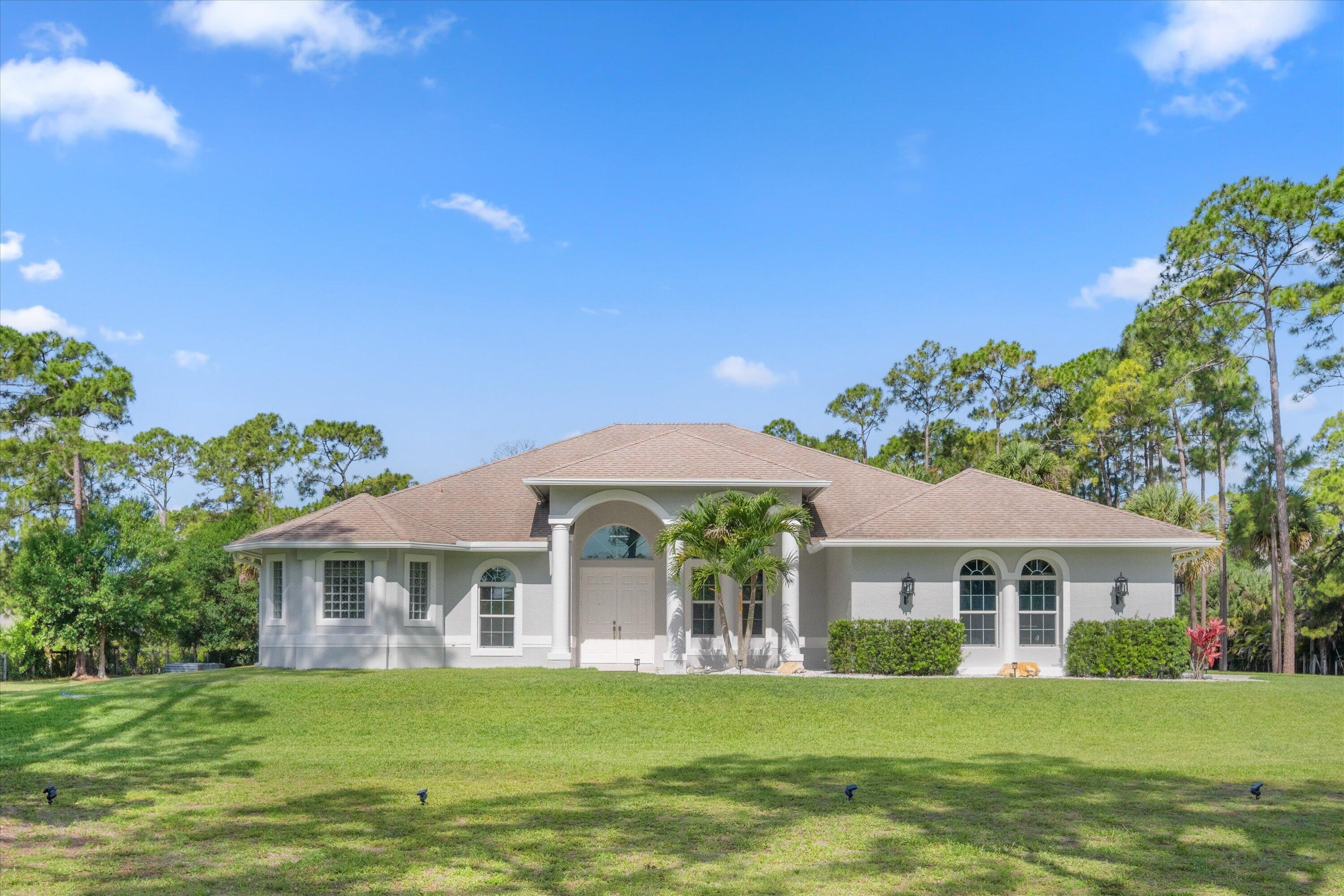 Foto de propiedad en 17038 N 61st Pl Place N, The Acreage, FL 33470 The Acreage con MLS# 