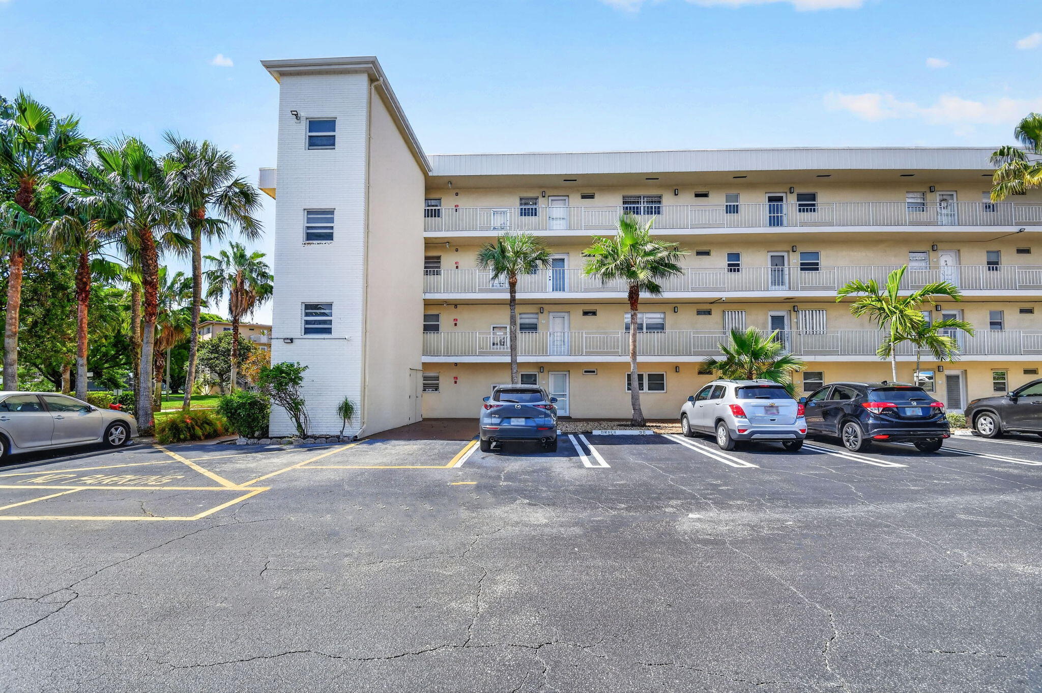 Foto de propiedad en 2515 NE 1st Court 4020, Boynton Beach, FL 33435 Boynton Beach con MLS# 