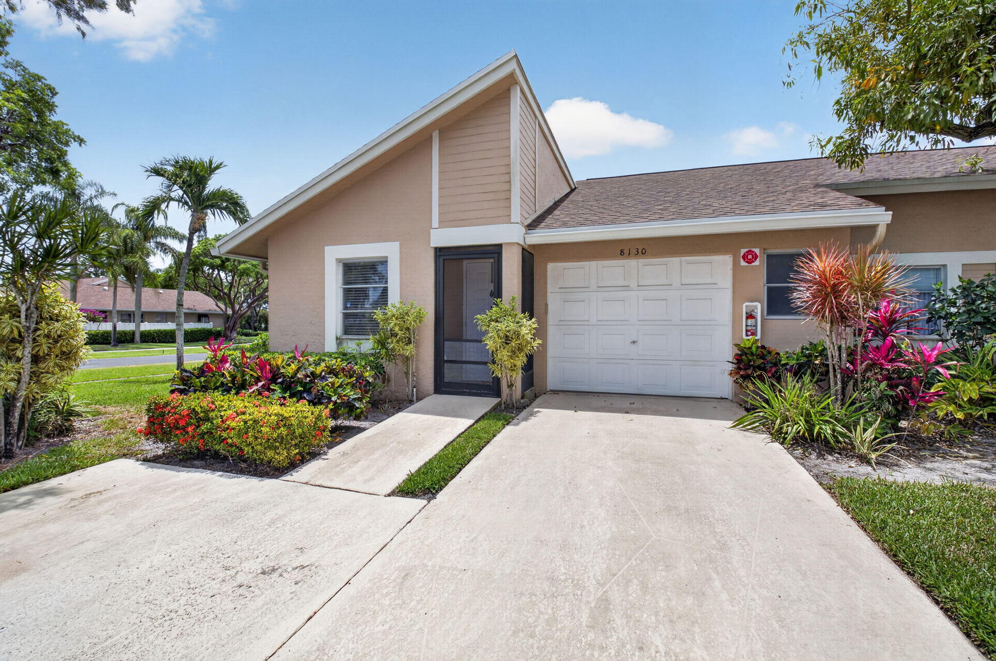 Foto de propiedad en 8130 Springtree Road A, Boca Raton, FL 33496 Boca Raton con MLS# 