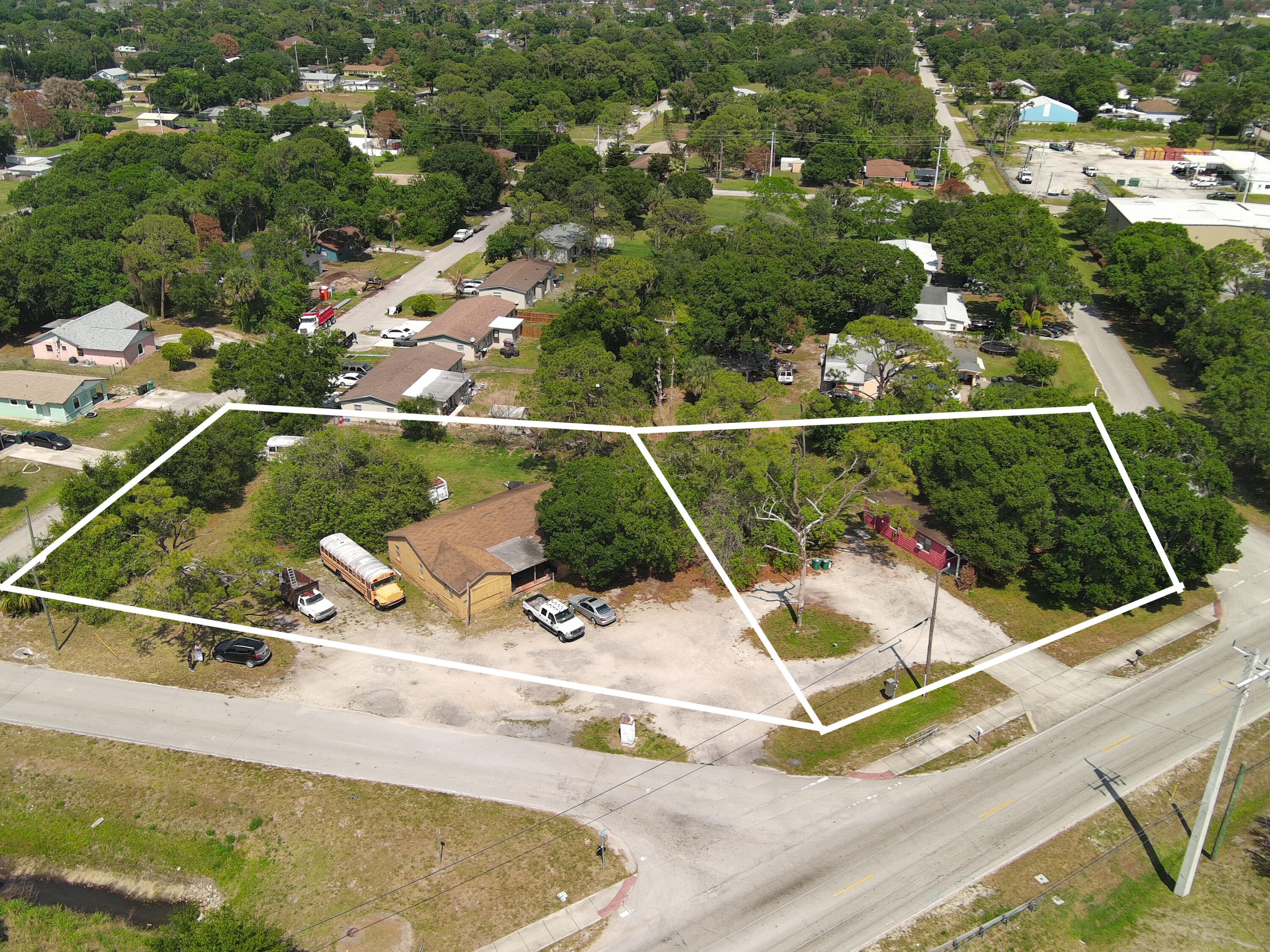 Foto de propiedad en 902 Angle Road, Fort Pierce, FL 34947 Fort Pierce con MLS# 