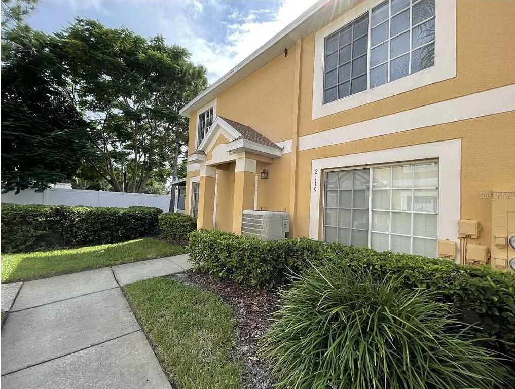 Foto de propiedad en 2119 Fluorshire Drive, Brandon, FL 33511 Brandon con MLS# 