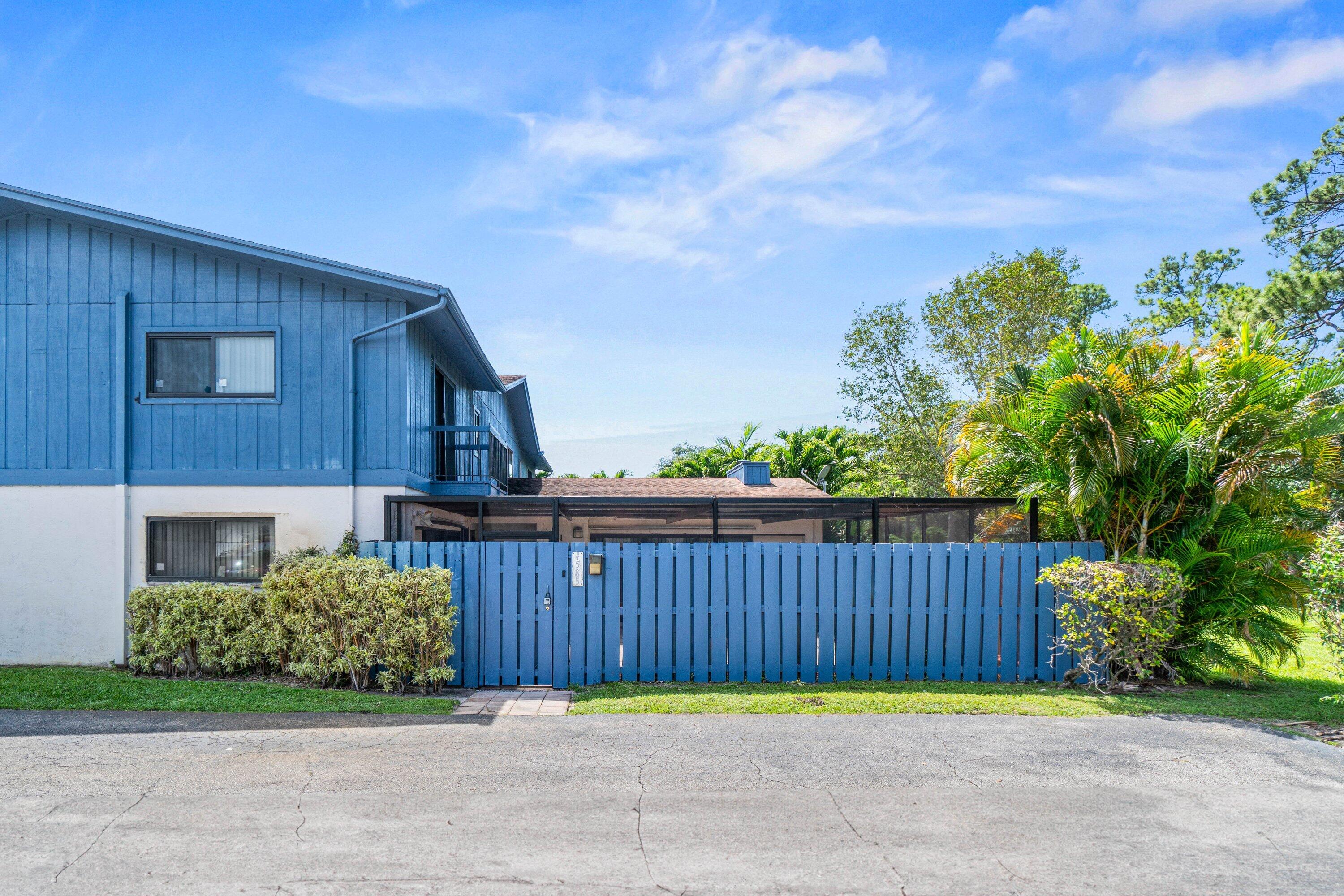 Foto de propiedad en 4585 Holly Lake Drive, Lake Worth, FL 33463 Lake Worth con MLS# 