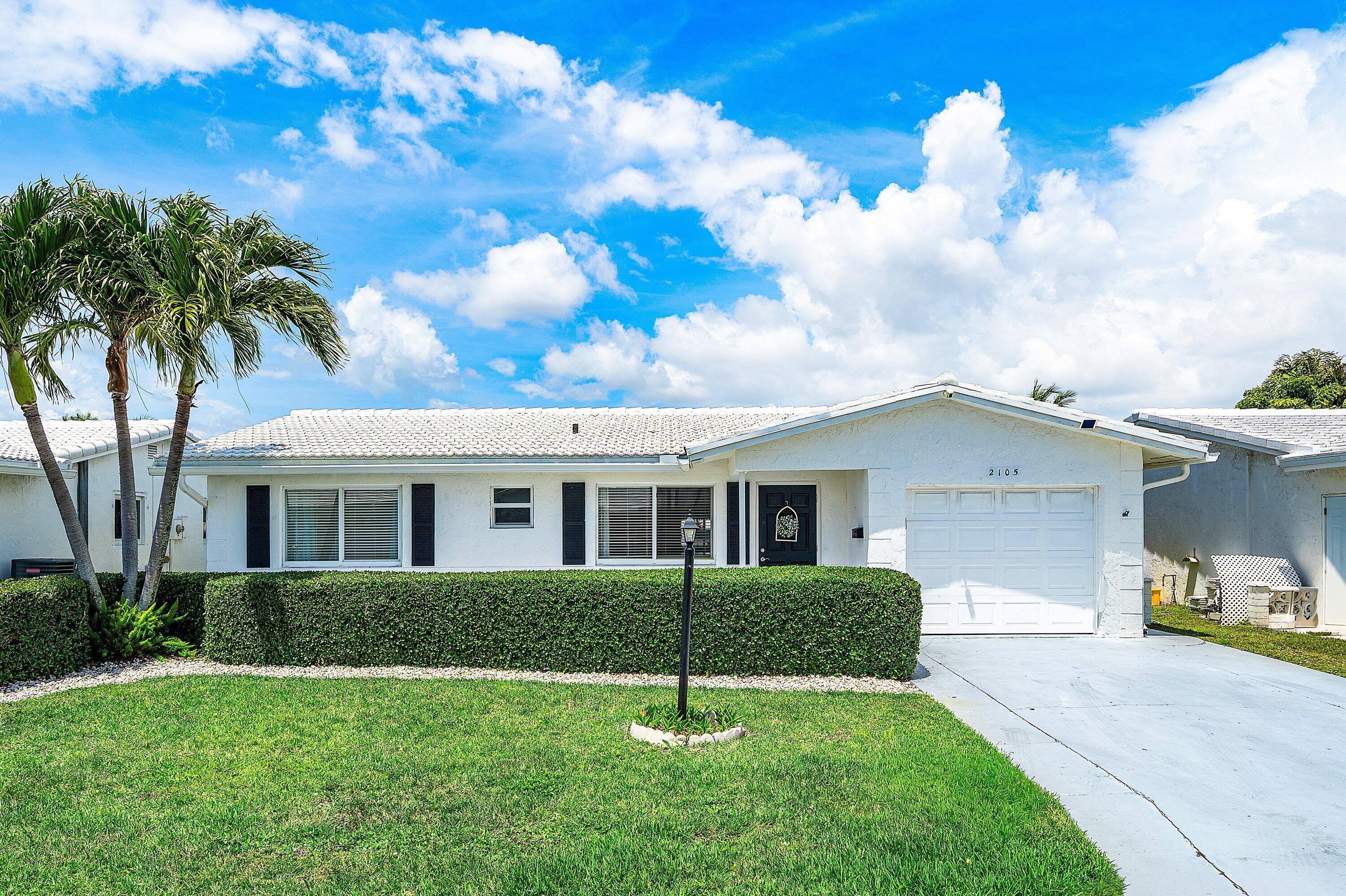 Foto de propiedad en 2105 SW 14th Place, Boynton Beach, FL 33426 Boynton Beach con MLS# 