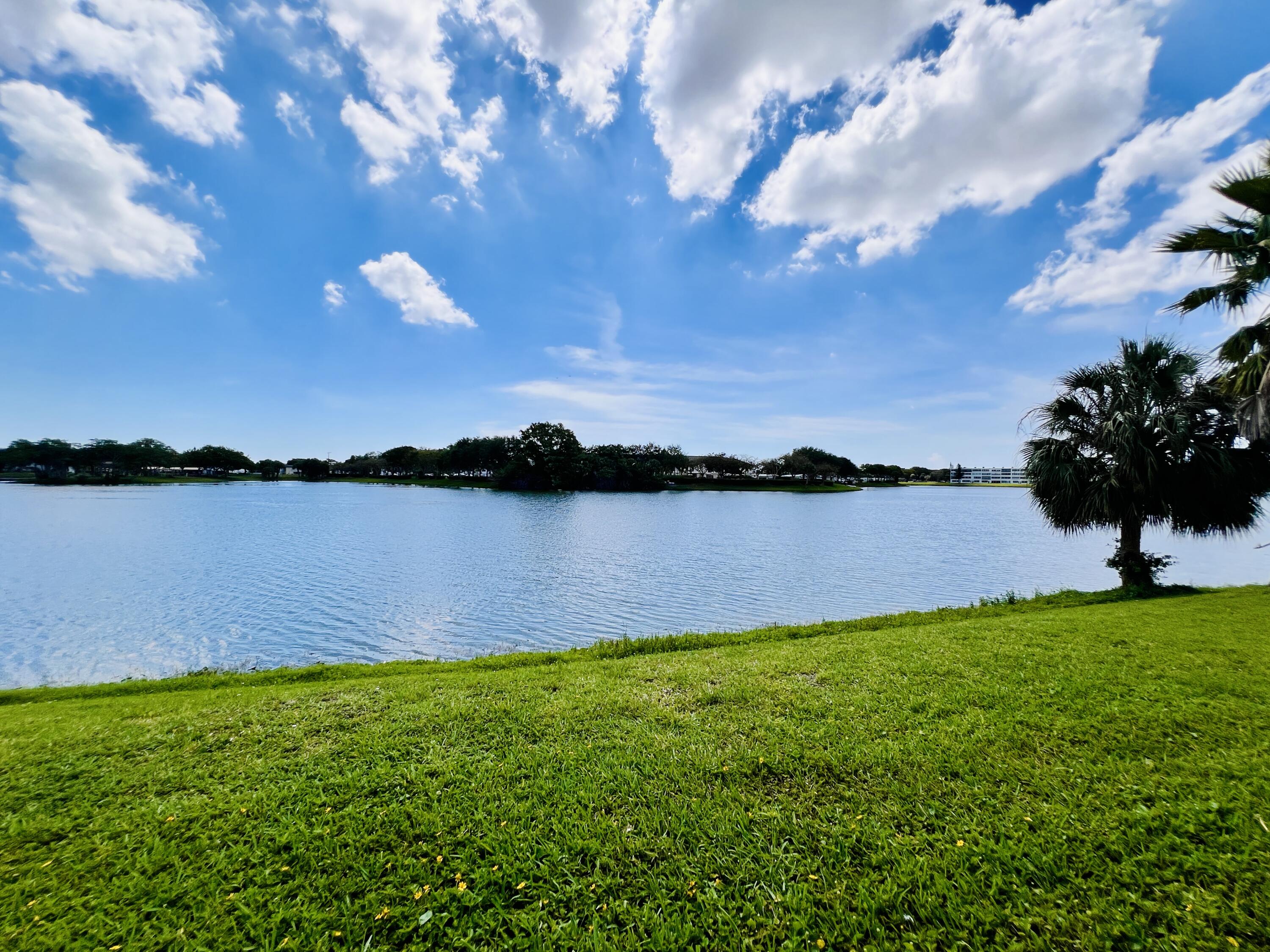 Foto de propiedad en 57 Chatham C, West Palm Beach, FL 33417 West Palm Beach con MLS# 
