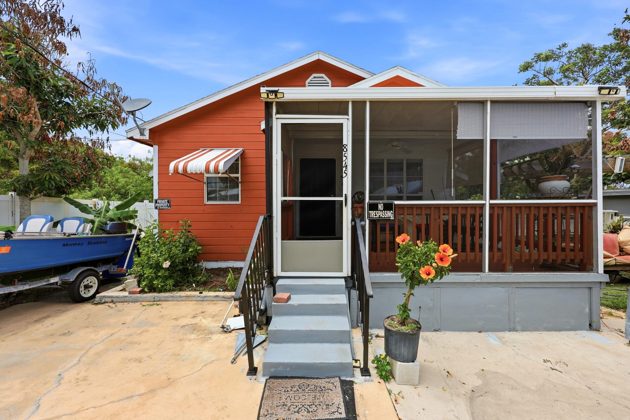 Foto de propiedad en 8545 SE Mars Street, Hobe Sound, FL 33455 Hobe Sound con MLS# 