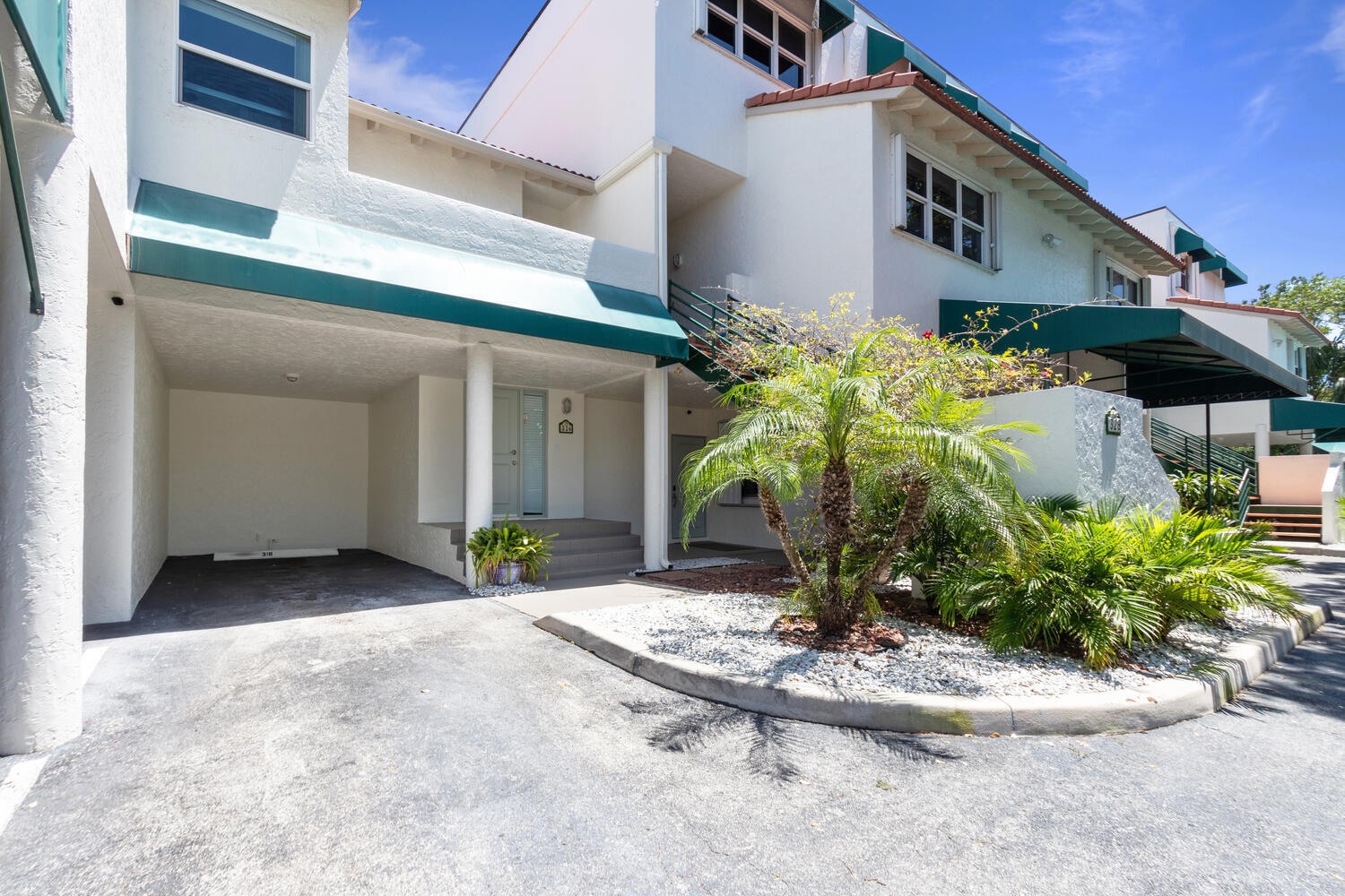 Foto de propiedad en 316 N Lake Drive, Lantana, FL 33462 Lantana con MLS# 