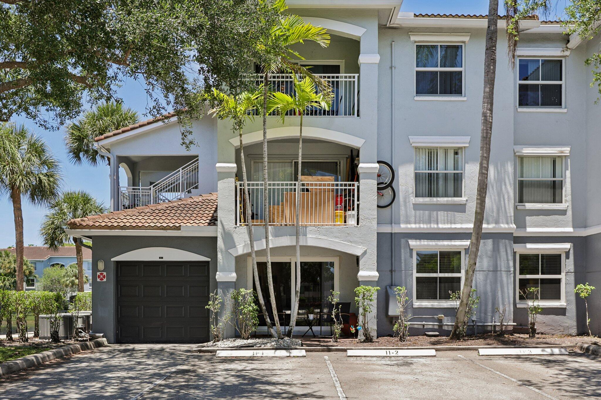 Foto de propiedad en 9625 NW 1st Court 11-101, Pembroke Pines, FL 33024 Pembroke Pines con MLS# 