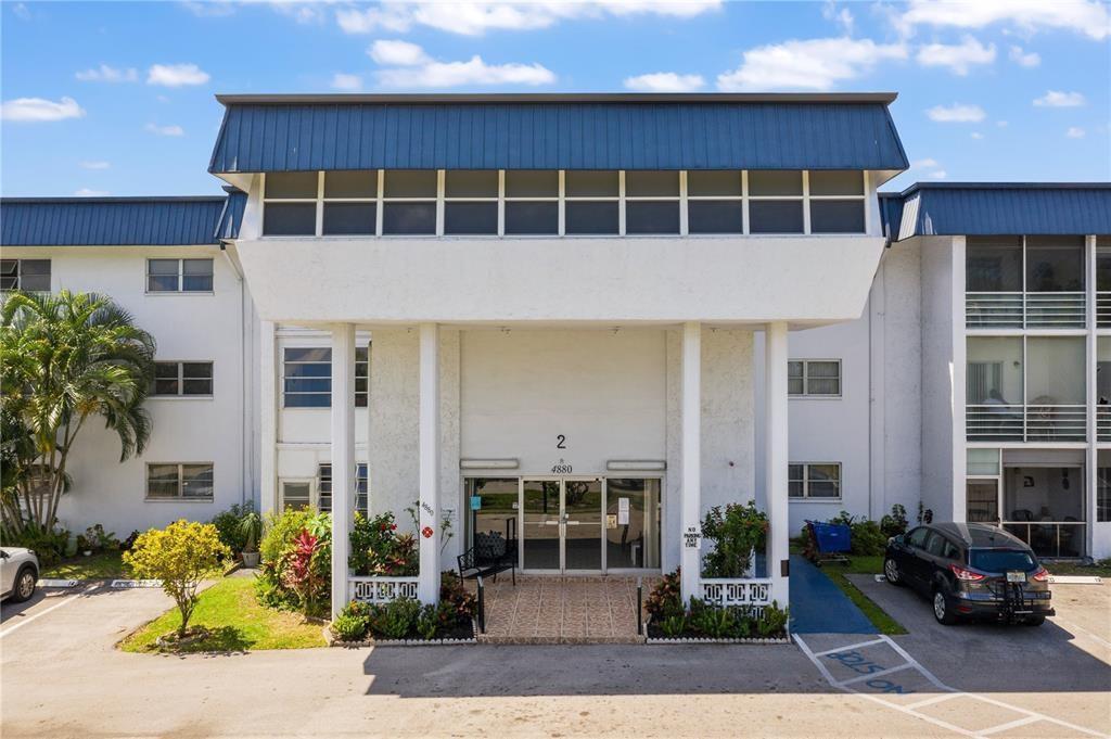 Foto de propiedad en 4880 NW 22nd Street 309, Lauderhill, FL 33313 Lauderhill con MLS# 