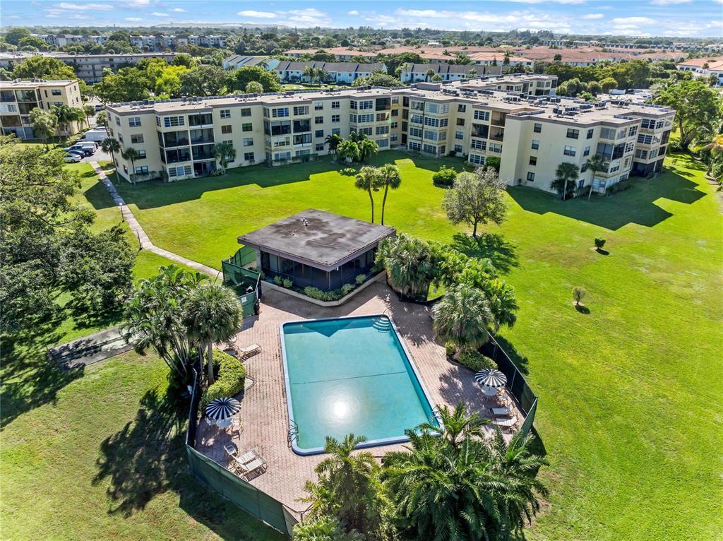 Foto de propiedad en 9355 SW 8th Street 109, Boca Raton, FL 33428 Boca Raton con MLS# 
