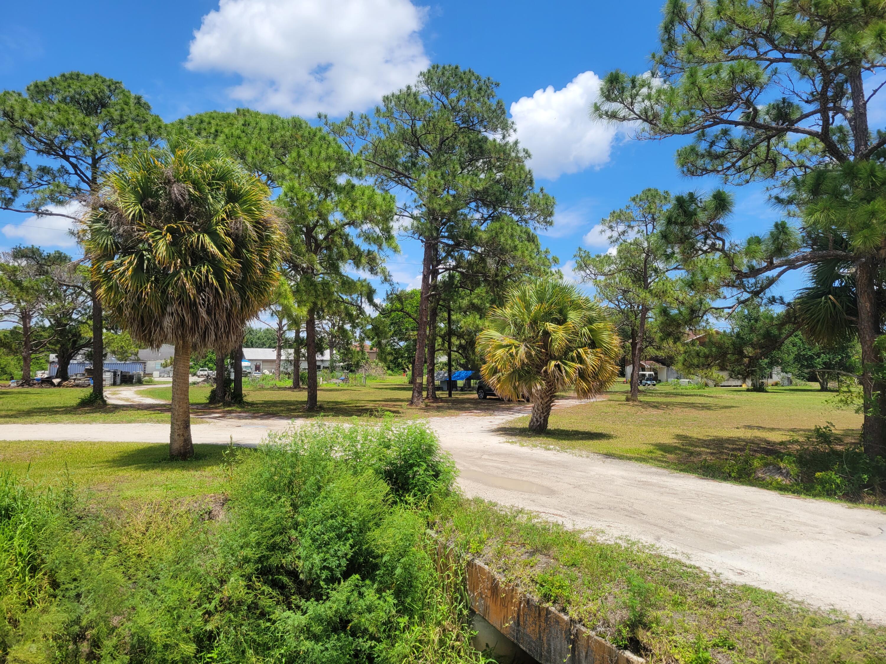 Foto de propiedad en 9610 Orange Avenue, Fort Pierce, FL 34945 Fort Pierce con MLS# 