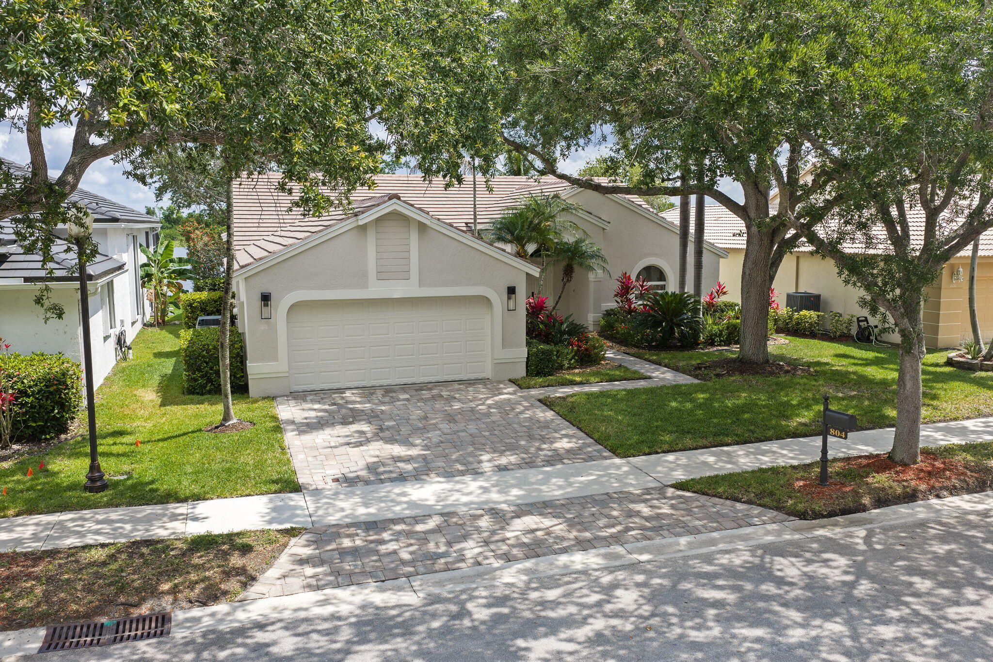 Foto de propiedad en 804 Heritage Drive, Weston, FL 33326 Weston con MLS# 