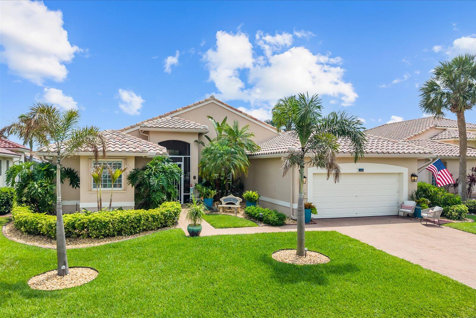 Foto de propiedad en 482 NW Blue Lake Drive, Port St. Lucie, FL 34986 Port St. Lucie con MLS# 