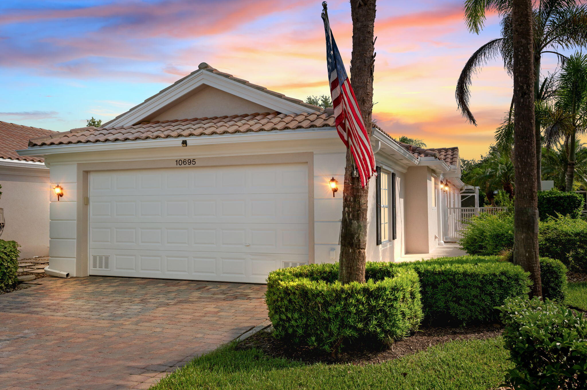 Foto de propiedad en 10695 SW Hartwick Drive, Port St. Lucie, FL 34987 Port St. Lucie con MLS# 