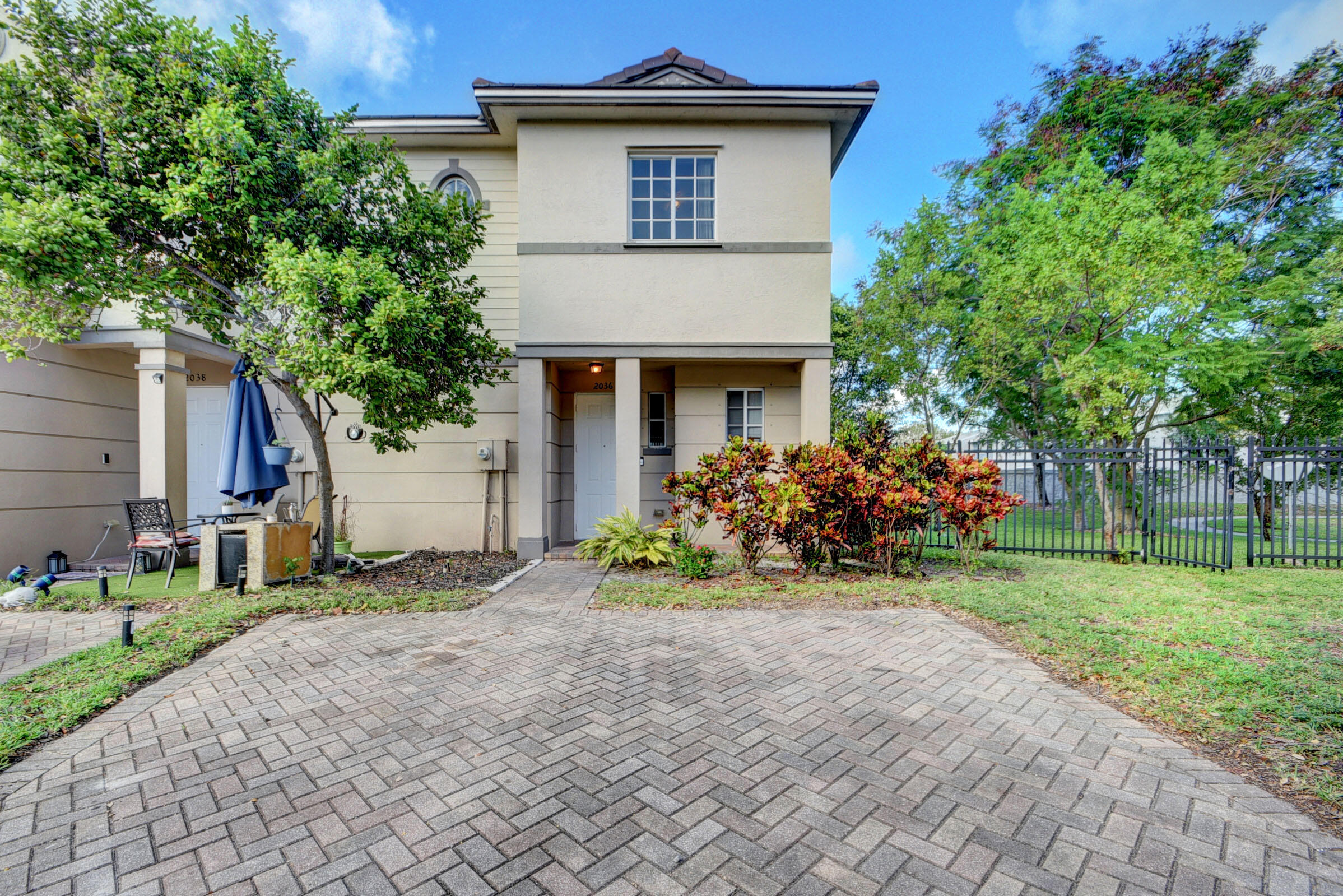 Foto de propiedad en 2036 Marsh Harbor Drive, West Palm Beach, FL 33404 West Palm Beach con MLS# 