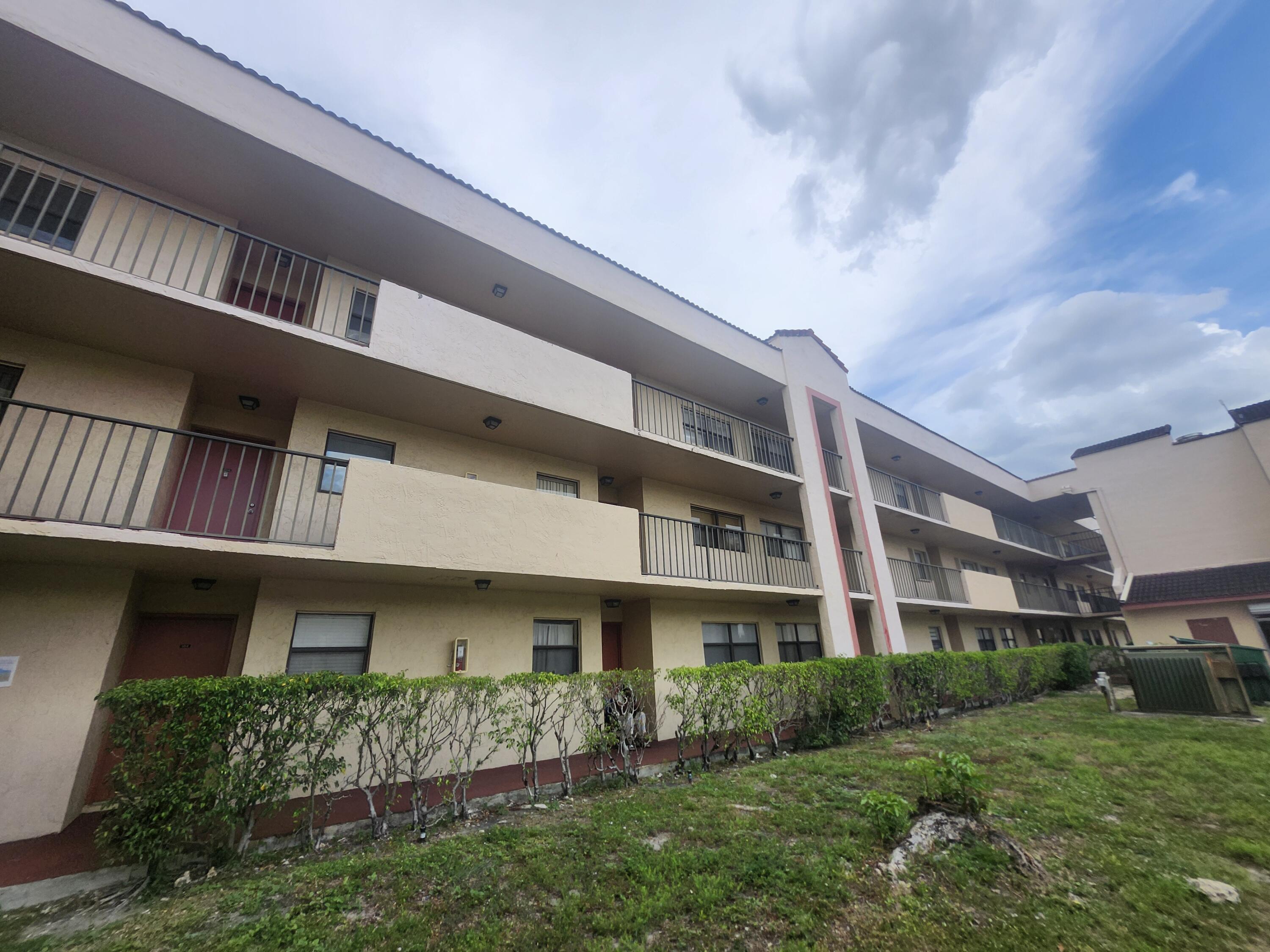 Foto de propiedad en 3470 Foxcroft Road 207, Miramar, FL 33025 Miramar con MLS# 