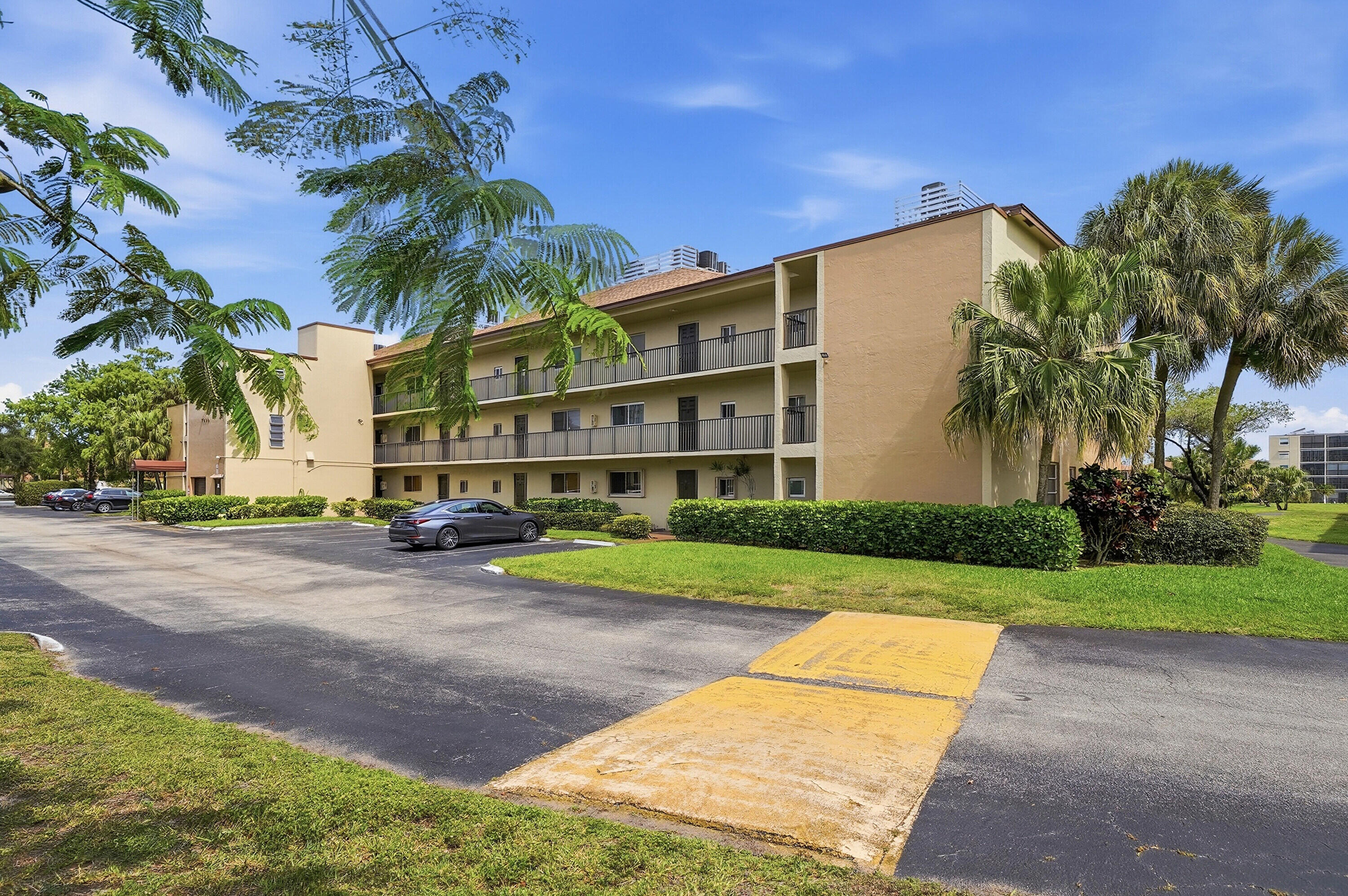 Vendido 7900 NW 50th Street 204, Lauderhill, FL 33351, Lauderhill, FL 33351