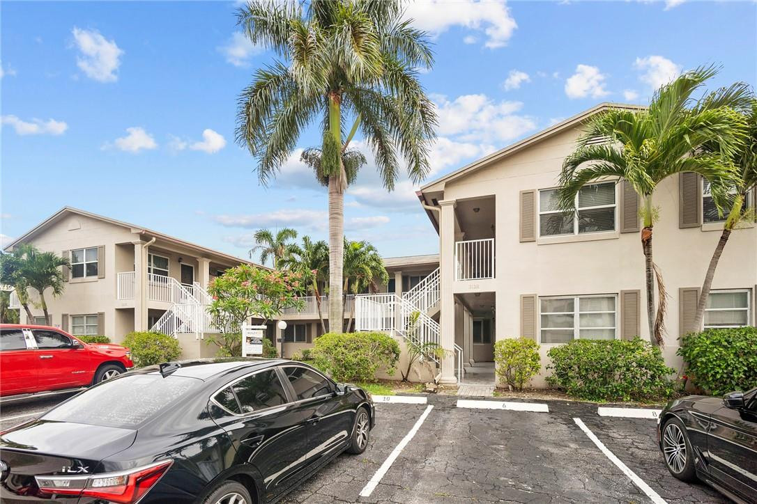 Foto de propiedad en 2130 NE 42nd Court 4, Lighthouse Point, FL 33064 Lighthouse Point con MLS# 