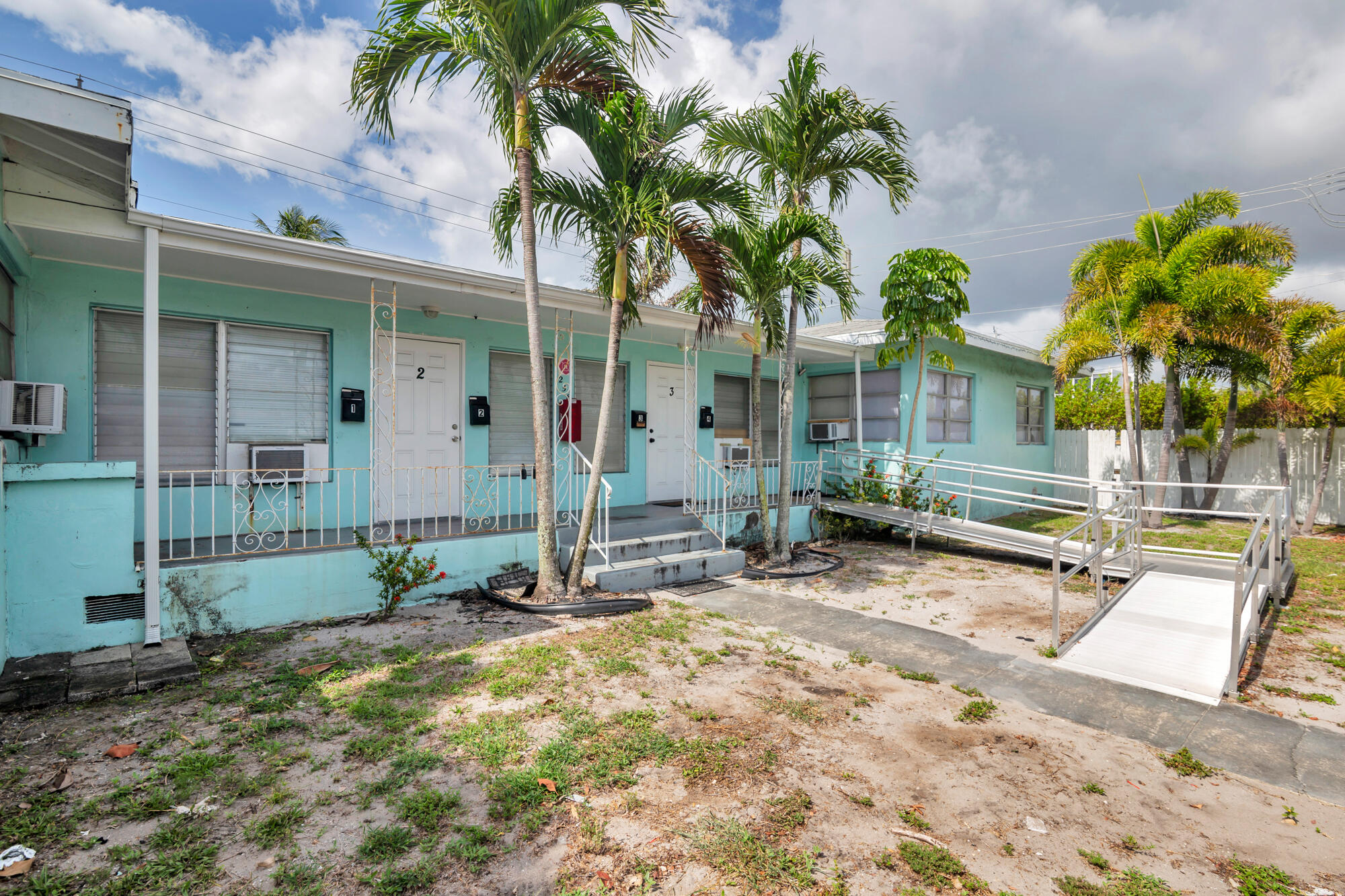 Foto de propiedad en 258 Conniston Road, West Palm Beach, FL 33405 West Palm Beach con MLS# 