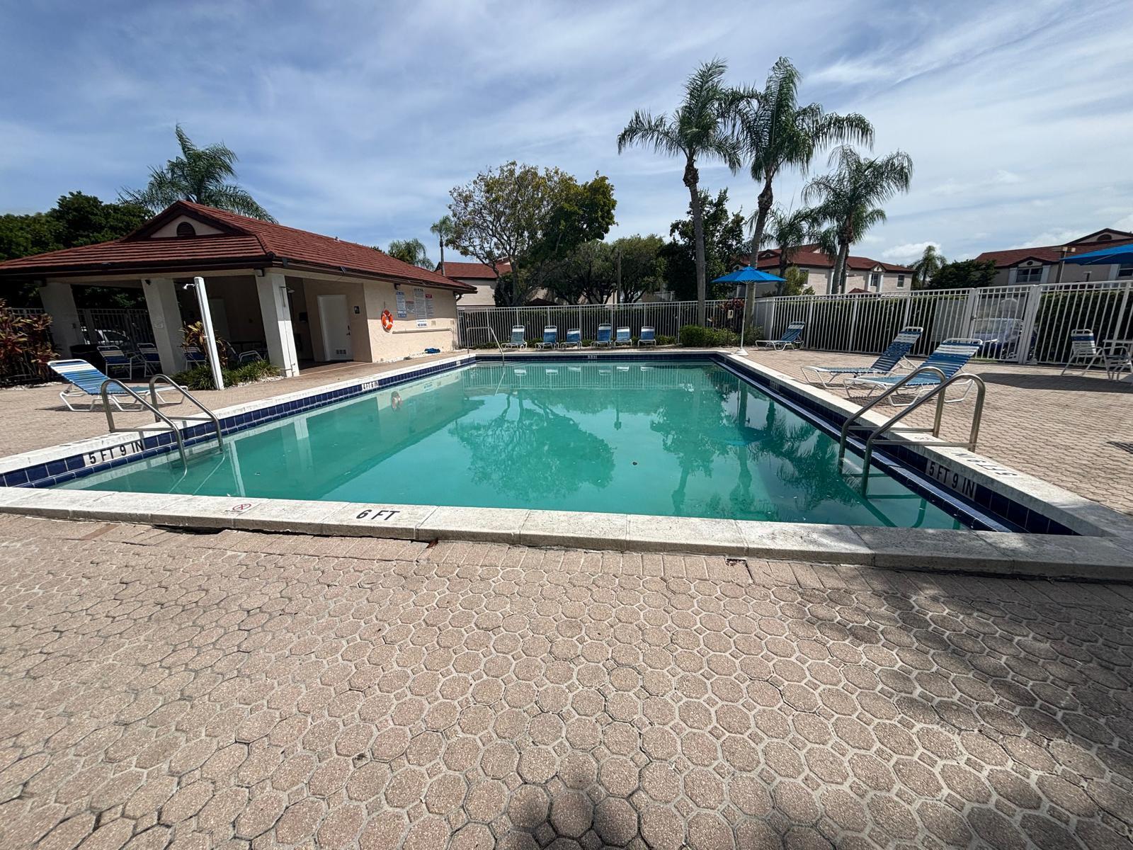 Foto de propiedad en 11201 SW 13th Street 103, Pembroke Pines, FL 33025 Pembroke Pines con MLS# 