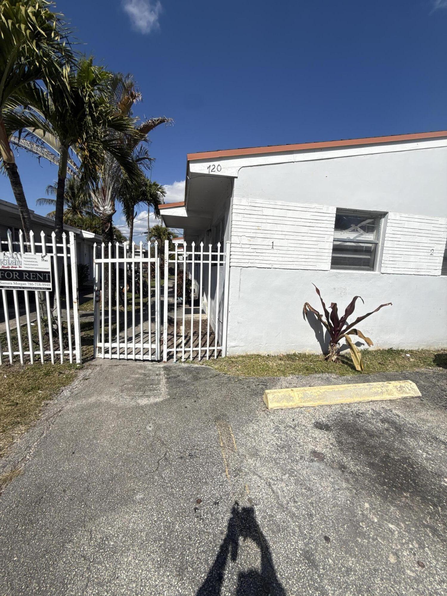 En Renta 720 SW 7th Street 4, Dania Beach, FL 33004, Dania Beach, FL 33004