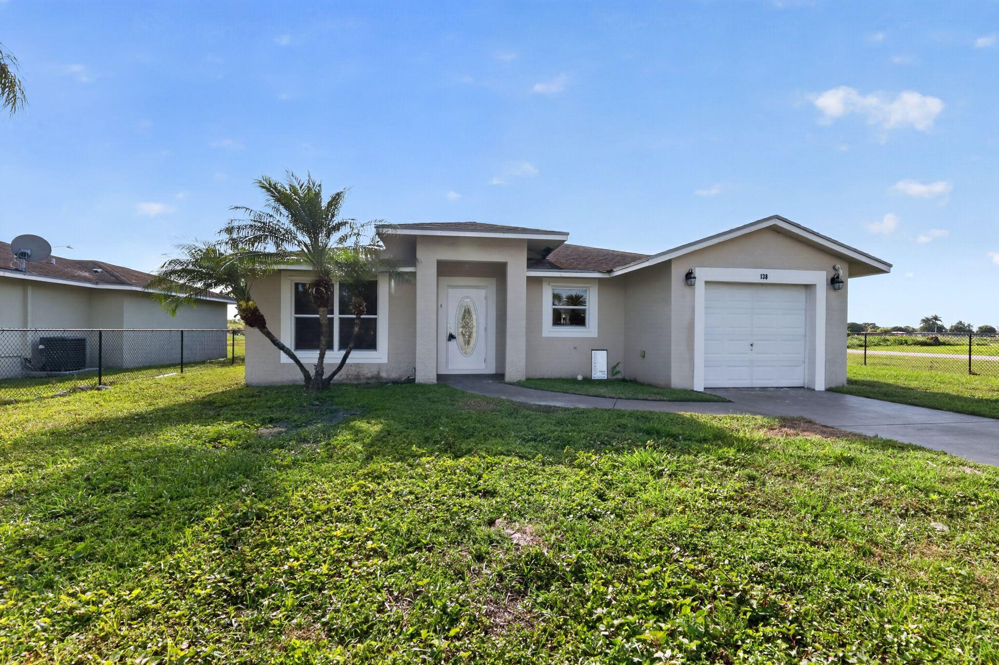 Foto de propiedad en 138 Dabou Loop, Belle Glade, FL 33430 Belle Glade con MLS# 