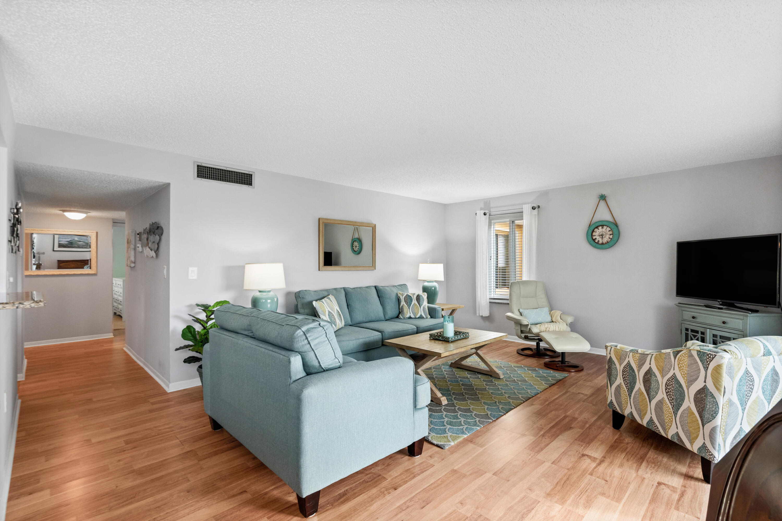 Foto de propiedad en 5393 SE Miles Grant Road SE 202, Stuart, FL 34997 Stuart con MLS# 