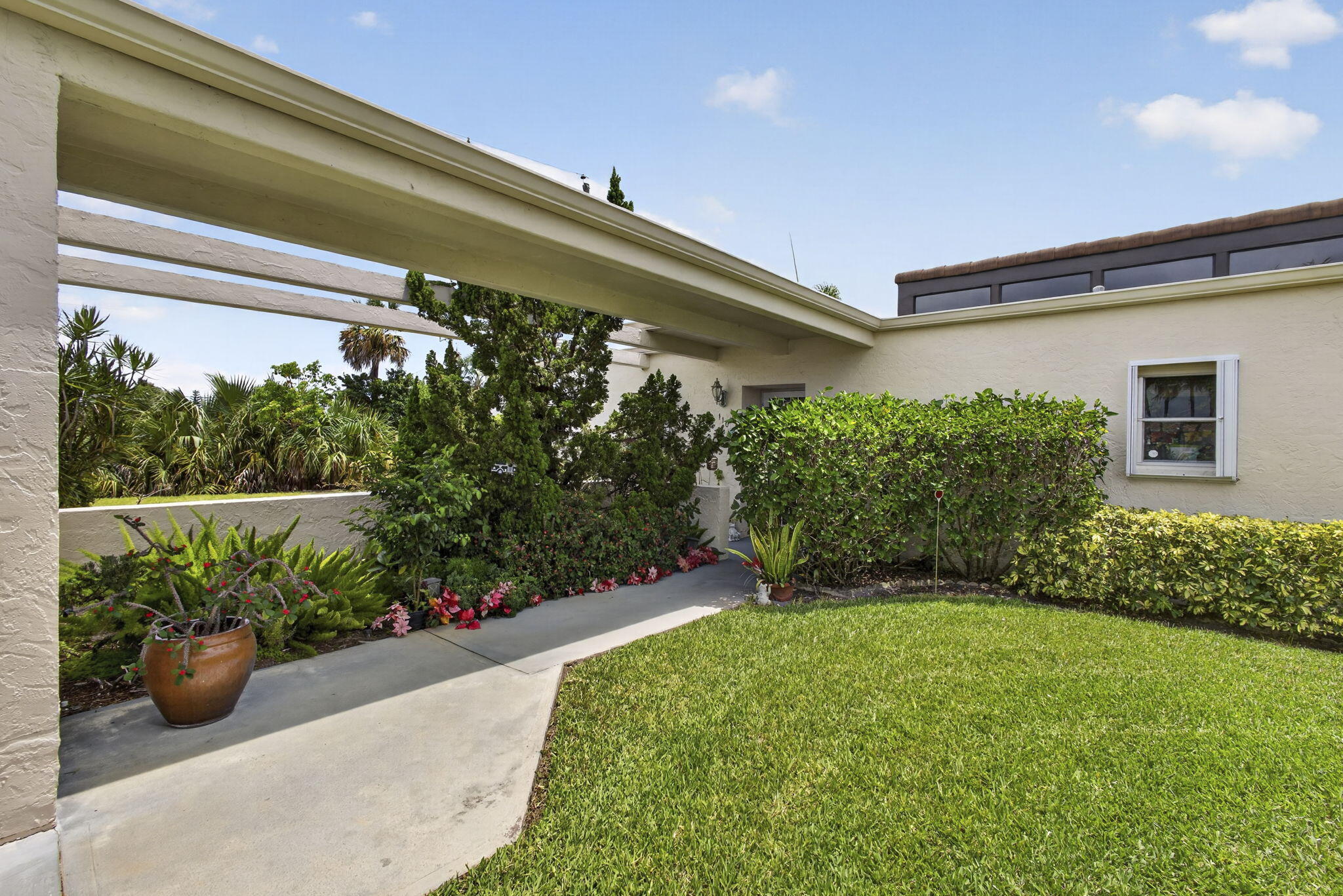 Foto de propiedad en 2651 Boundbrook Boulevard 110, West Palm Beach, FL 33461 West Palm Beach con MLS# 
