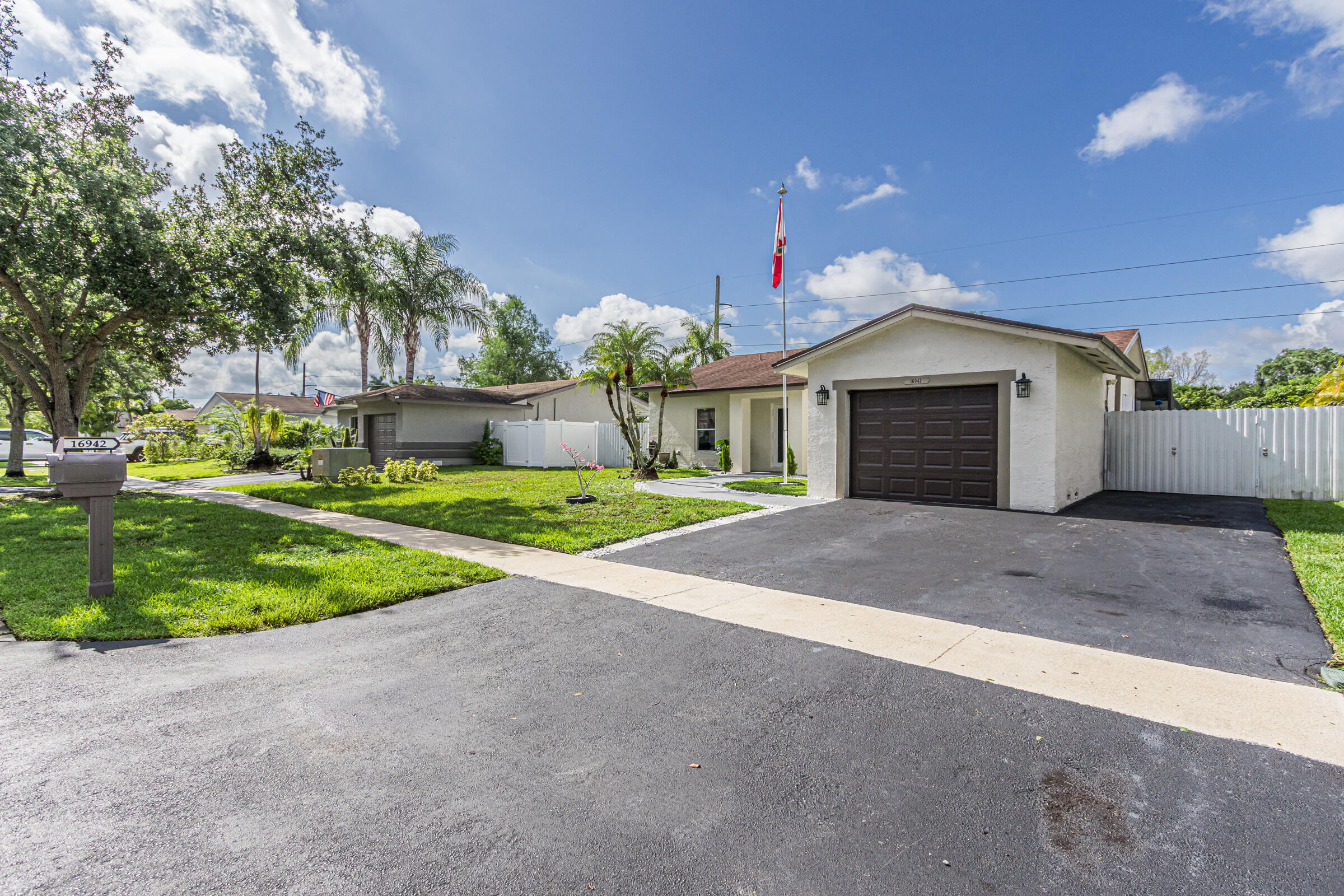 Foto de propiedad en 16942 SW 5th Way, Weston, FL 33326 Weston con MLS# 