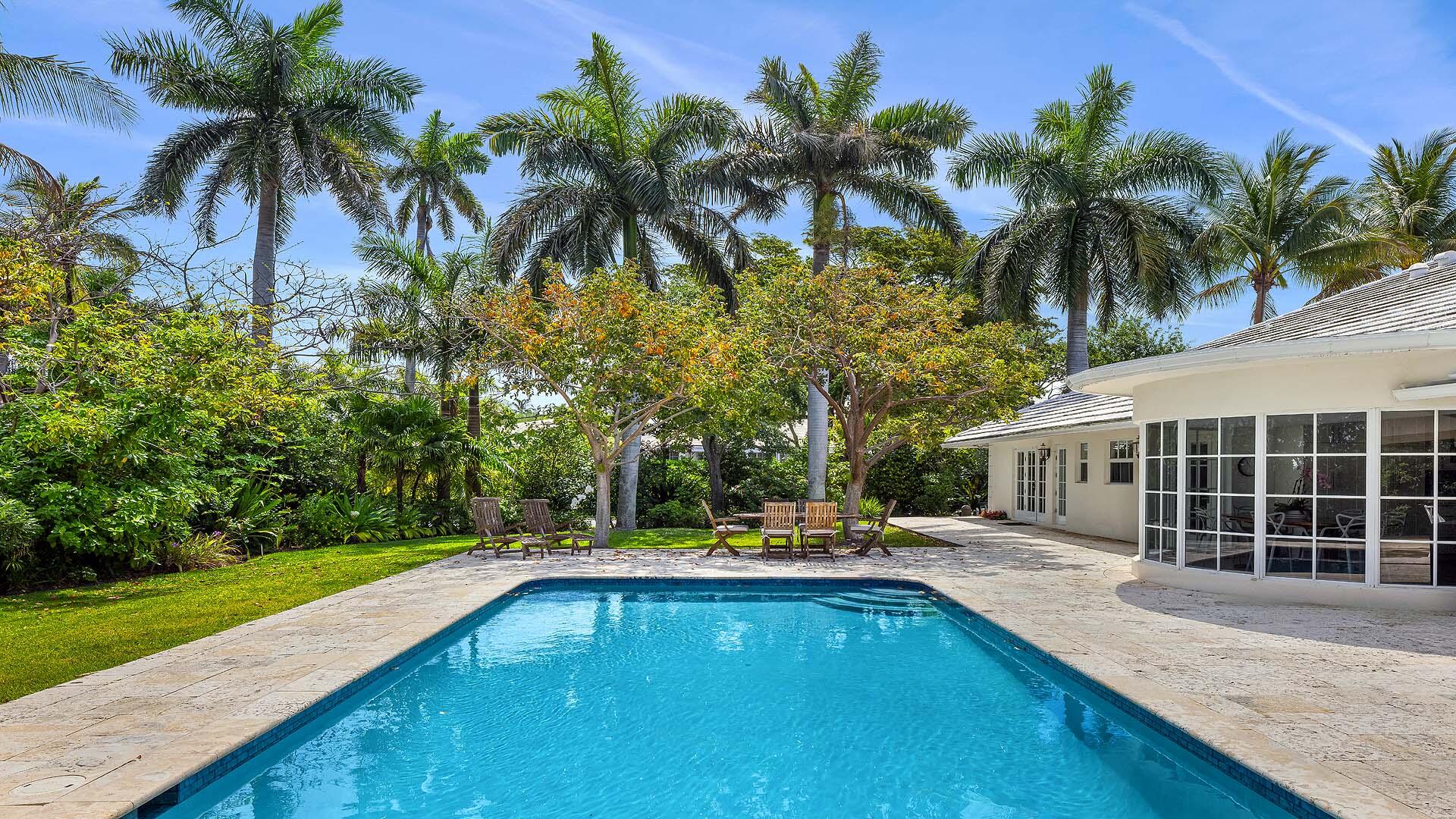 Foto de propiedad en 335 Old School Road, Gulf Stream, FL 33483 Gulf Stream con MLS# 