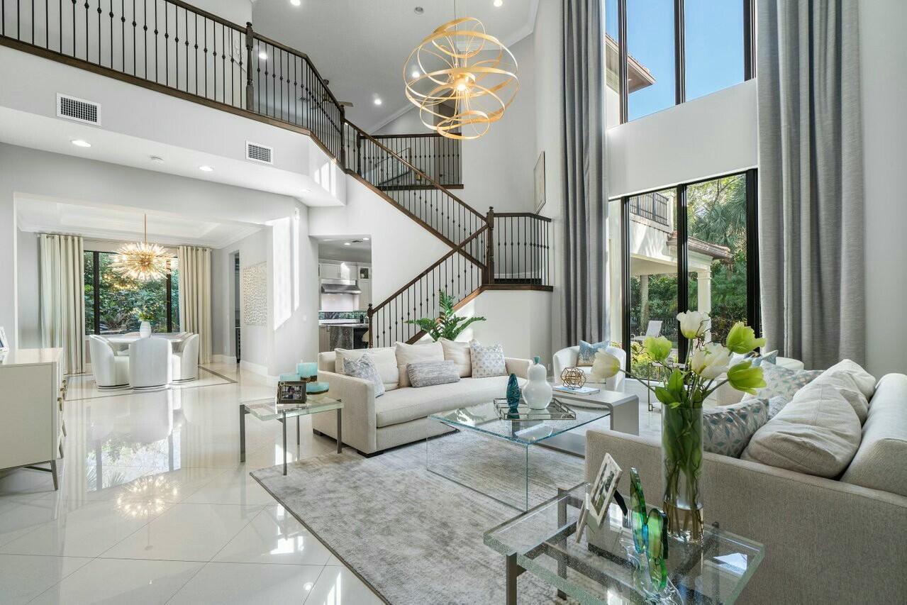 Foto de propiedad en 130 Gardenia Isles Drive, Palm Beach Gardens, FL 33418 Palm Beach Gardens con MLS# 