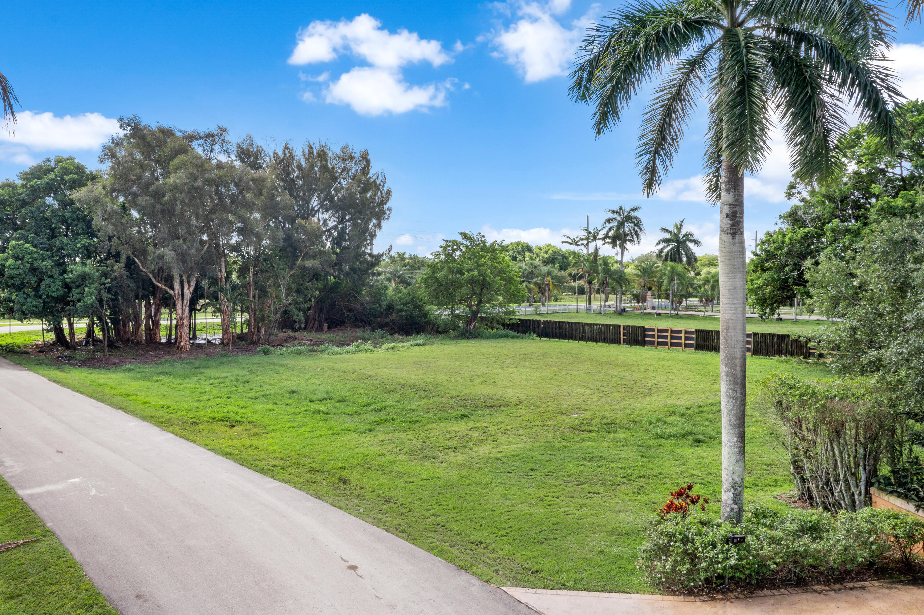 Foto de propiedad en 11200 NW 14th Street, Plantation, FL 33323 Plantation con MLS# 