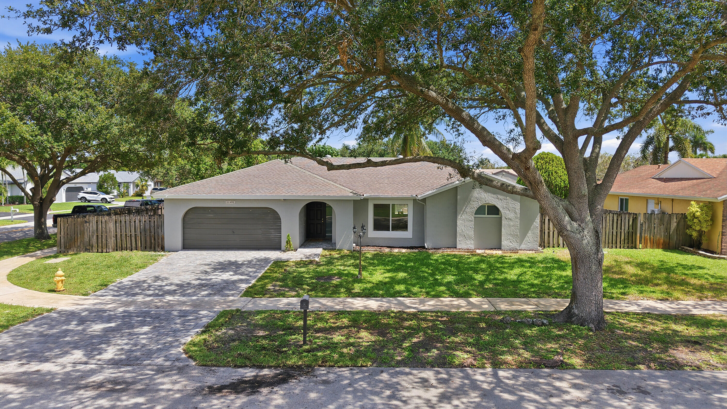 Foto de propiedad en 11991 SW 51st Court, Cooper City, FL 33330 Cooper City con MLS# 