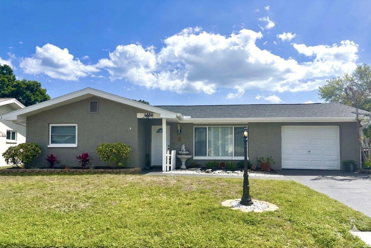 Foto de propiedad en 1707 E Ironwood Ct Court E, Oldsmar, FL 34677 Oldsmar con MLS# 