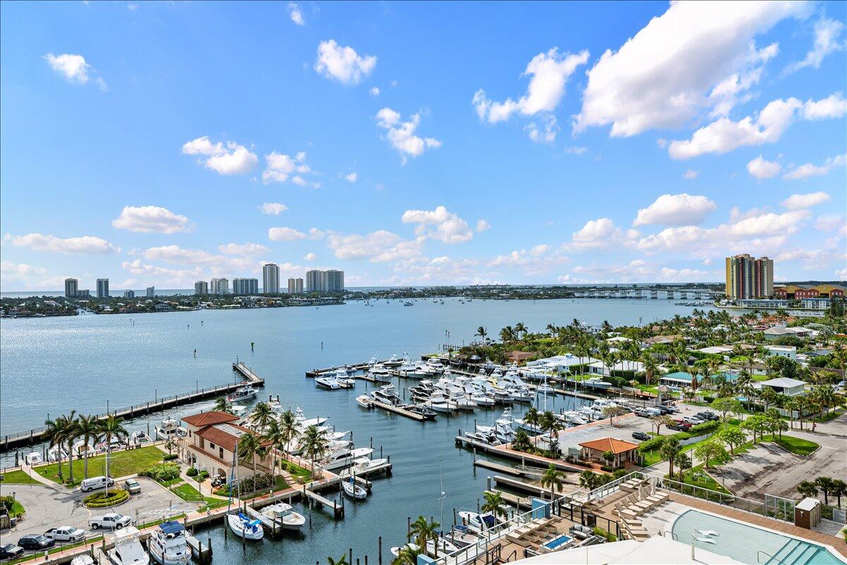 Foto de propiedad en 220 Lake Shore Drive 1207, Lake Park, FL 33403 Lake Park con MLS# 