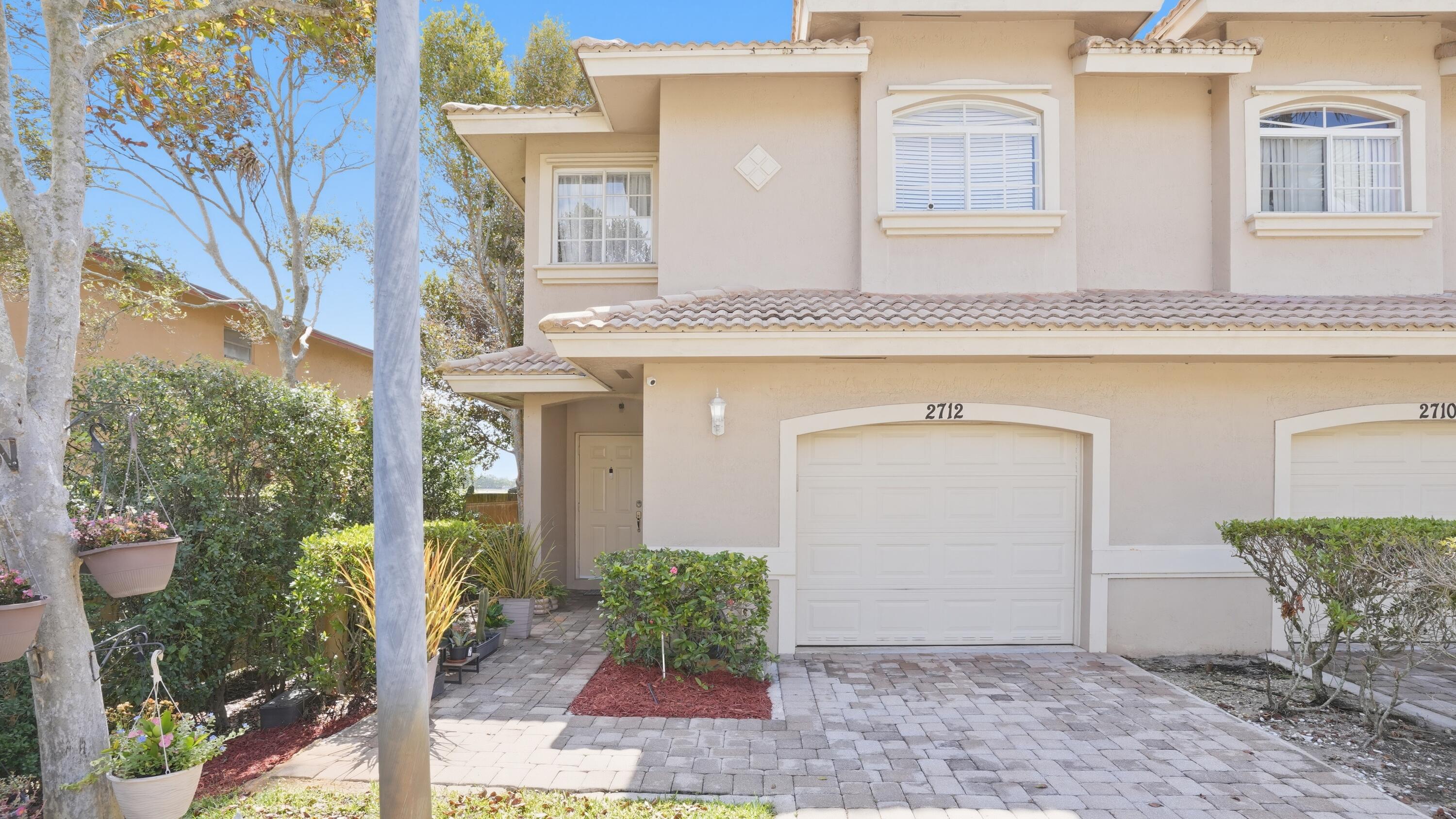 Foto de propiedad en 2712 NW 80th Avenue, Sunrise, FL 33322 Sunrise con MLS# 