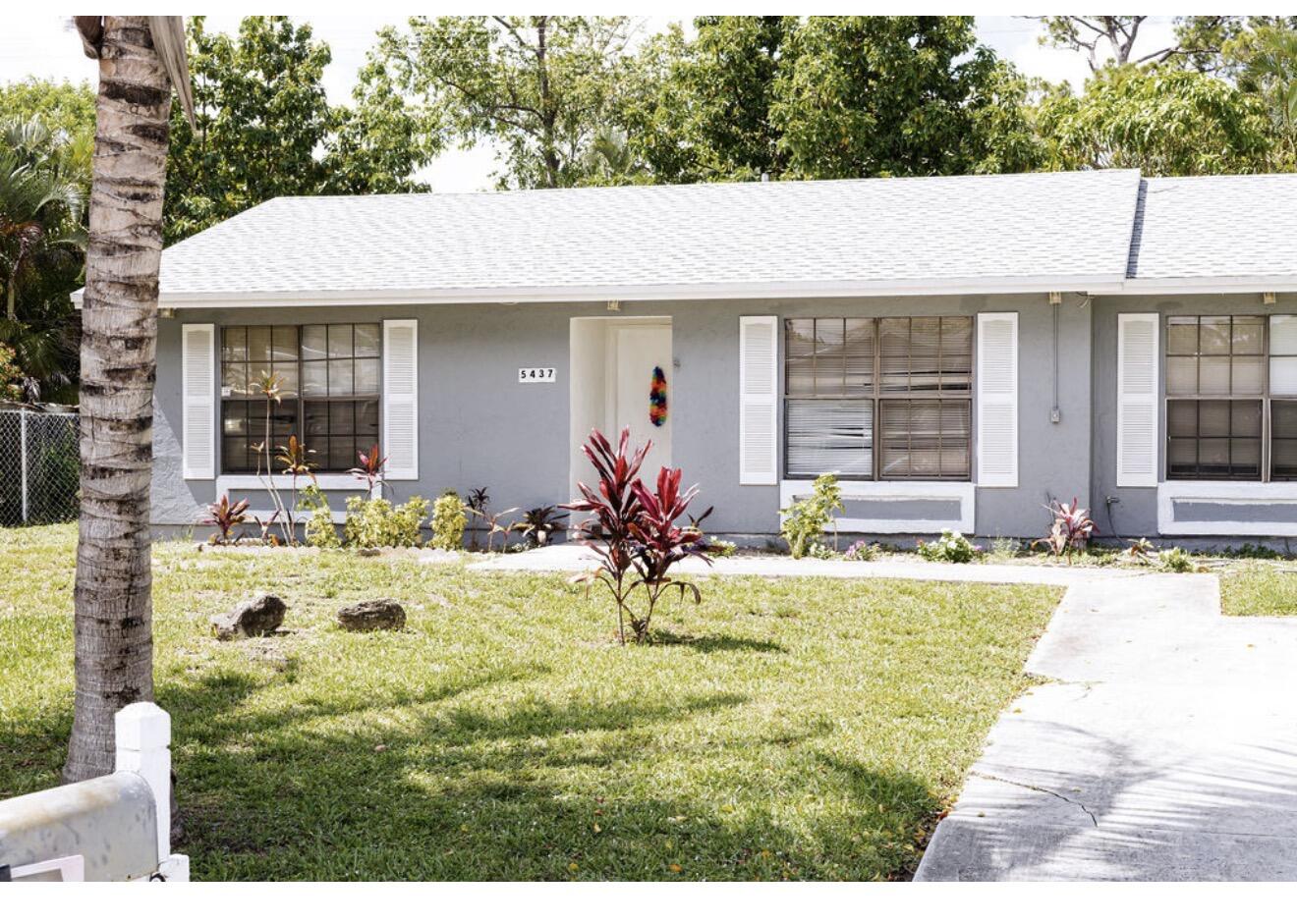 Foto de propiedad en 5437 Greenwood Drive, Delray Beach, FL 33484 Delray Beach con MLS# 