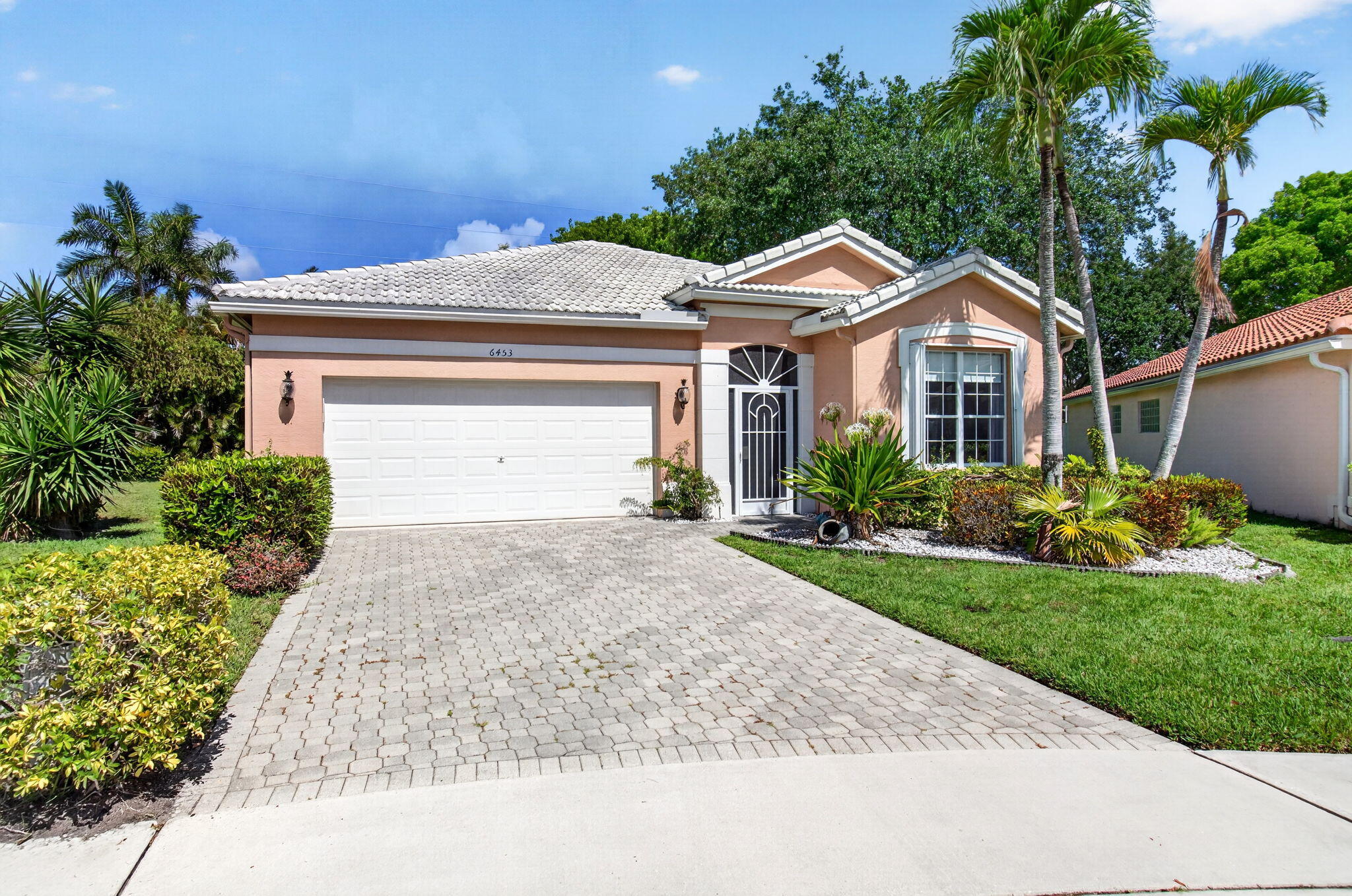 Foto de propiedad en 6453 Emerald Breeze Way, Boynton Beach, FL 33437 Boynton Beach con MLS# 