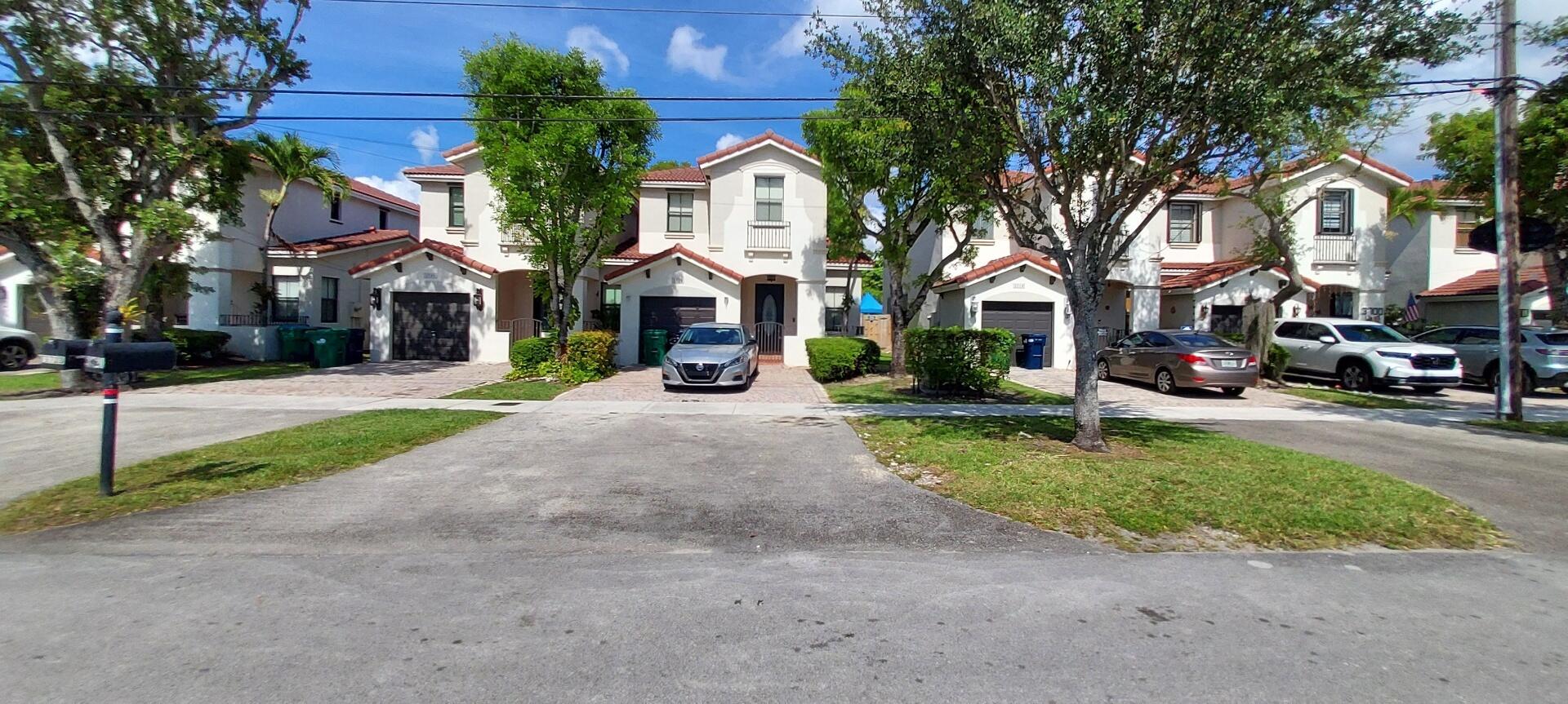 Foto de propiedad en 3720 SW 69th Avenue 3720, Miami, FL 33155 Miami con MLS# 