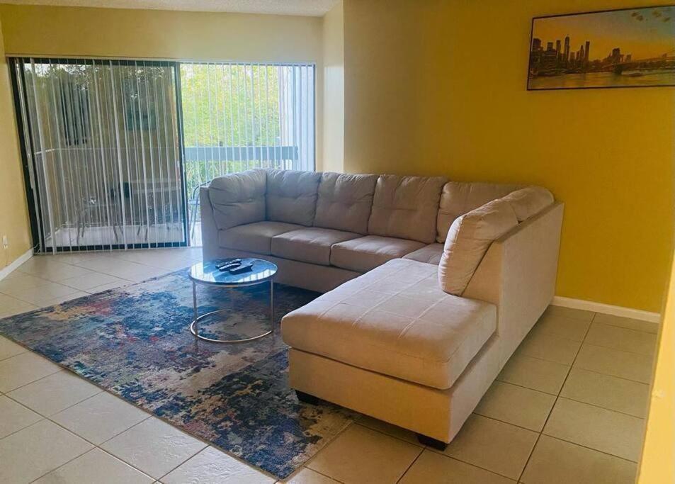 Foto de propiedad en 2000 N Congress N 302, West Palm Beach, FL 33401 West Palm Beach con MLS# 