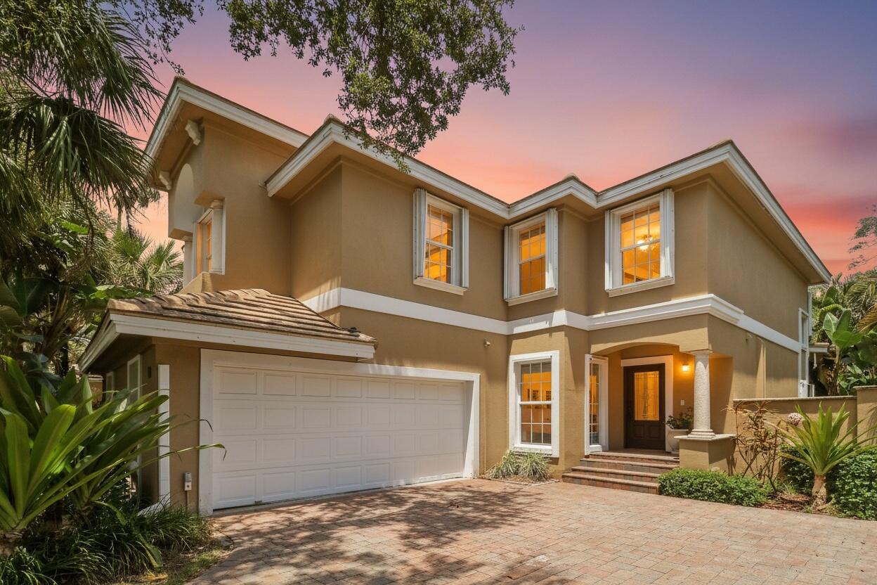 Foto de propiedad en 12 Grand Bay Circle, Juno Beach, FL 33408 Juno Beach con MLS# 