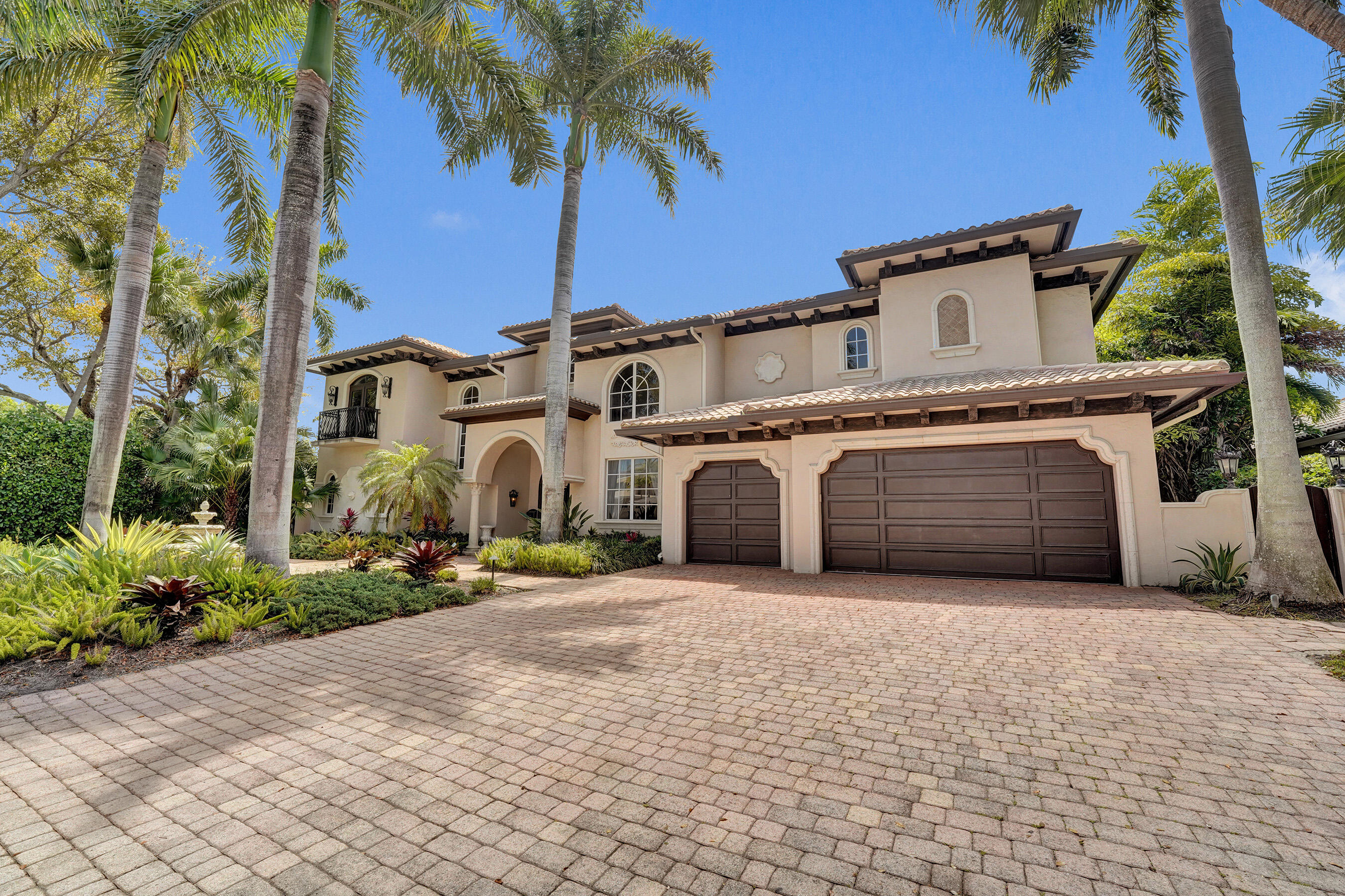 Foto de propiedad en 1212 E Lake Drive, Fort Lauderdale, FL 33316 Fort Lauderdale con MLS# 
