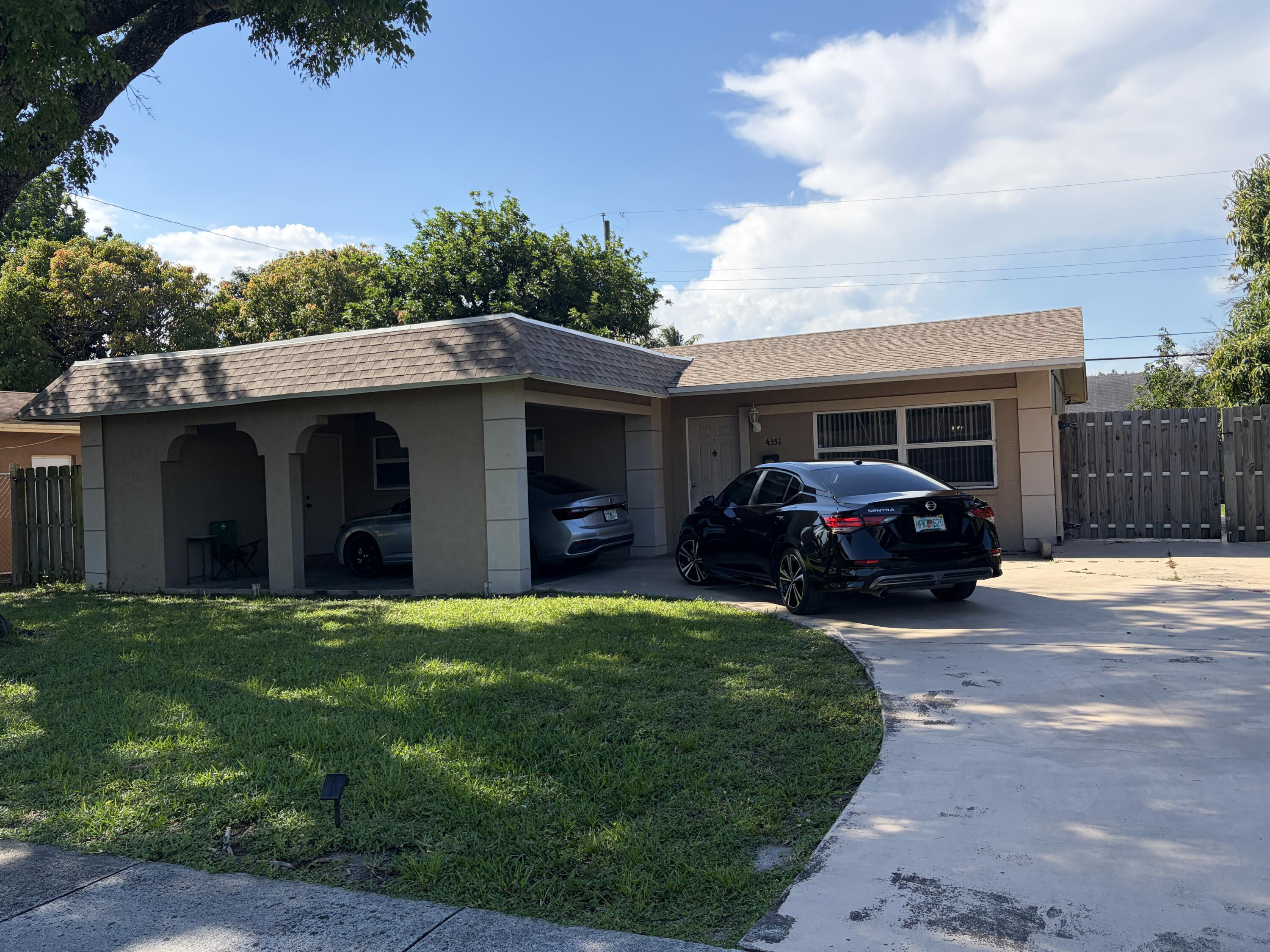 Foto de propiedad en 4351 NW 32nd Court, Lauderdale Lakes, FL 33319 Lauderdale Lakes con MLS# 