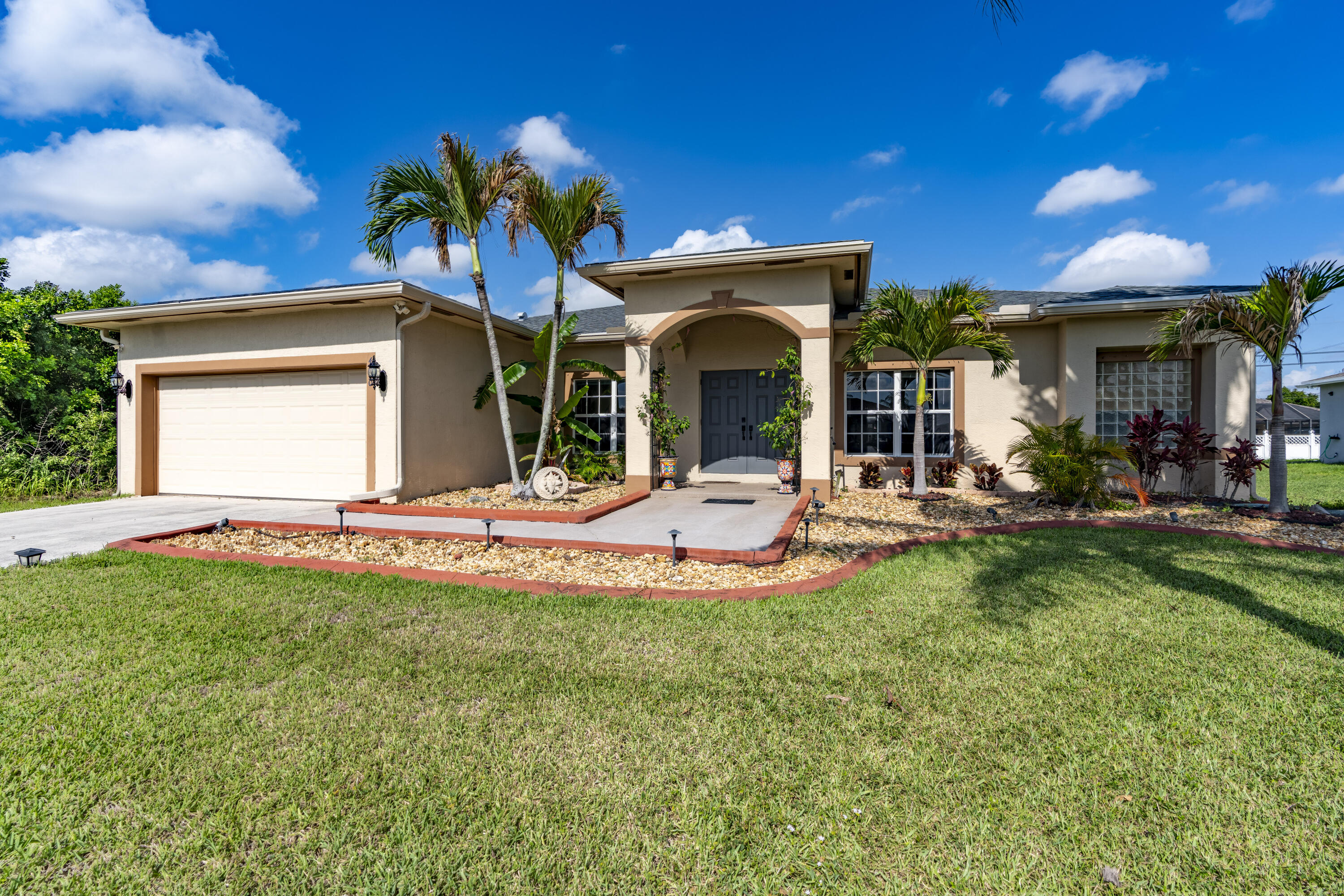 Foto de propiedad en 4230 SW Bachman Street, Port St. Lucie, FL 34953 Port St. Lucie con MLS# 