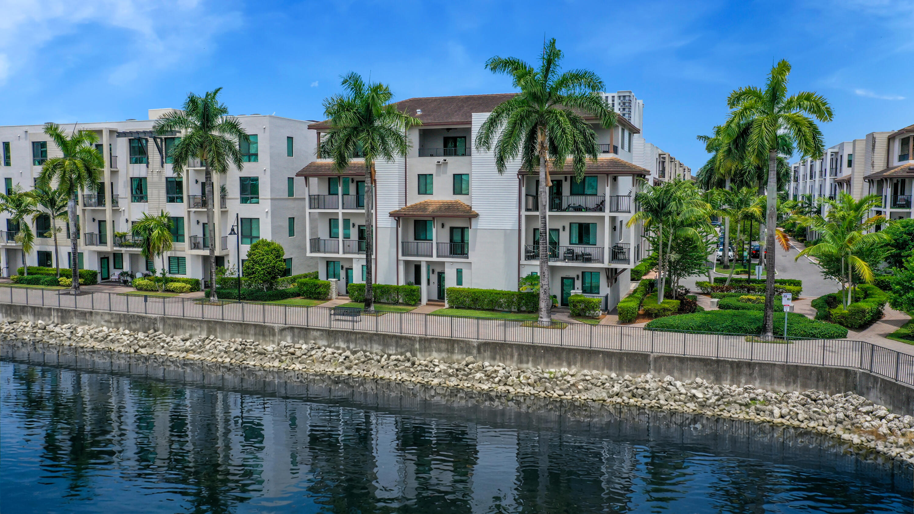 Foto de propiedad en 4716 NW 84th Court, Doral, FL 33166 Doral con MLS# 
